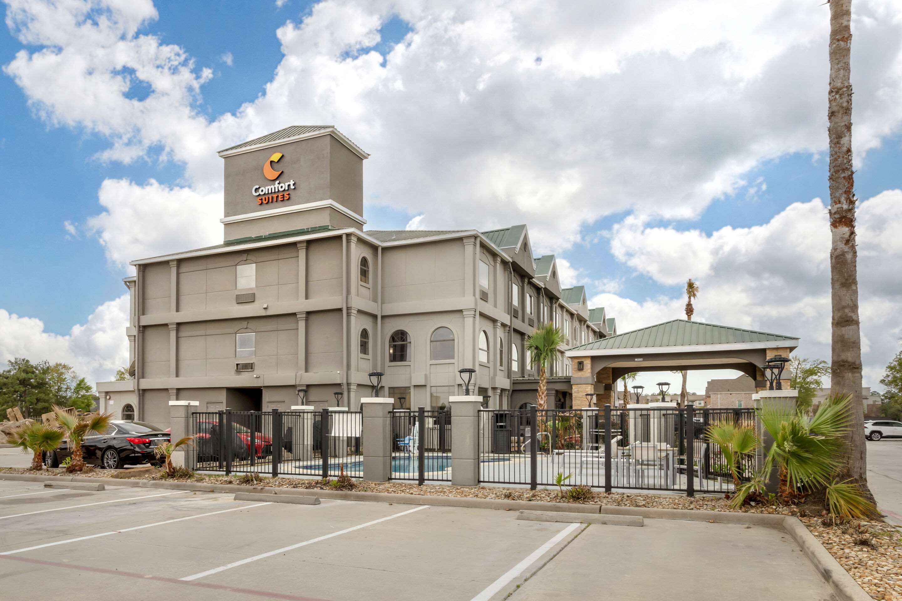 Hotel exterior | Comfort Suites Shenandoah-The Woodlands