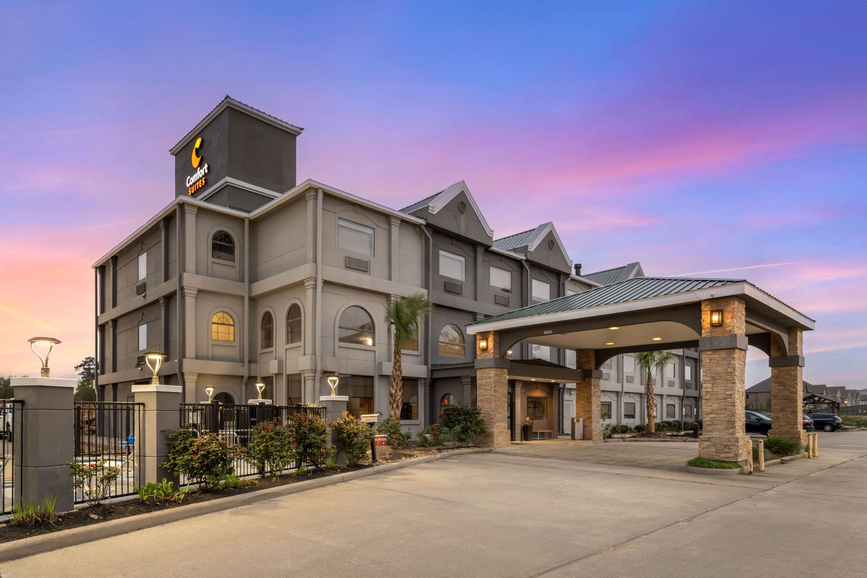 Twilight | Comfort Suites Shenandoah-The Woodlands