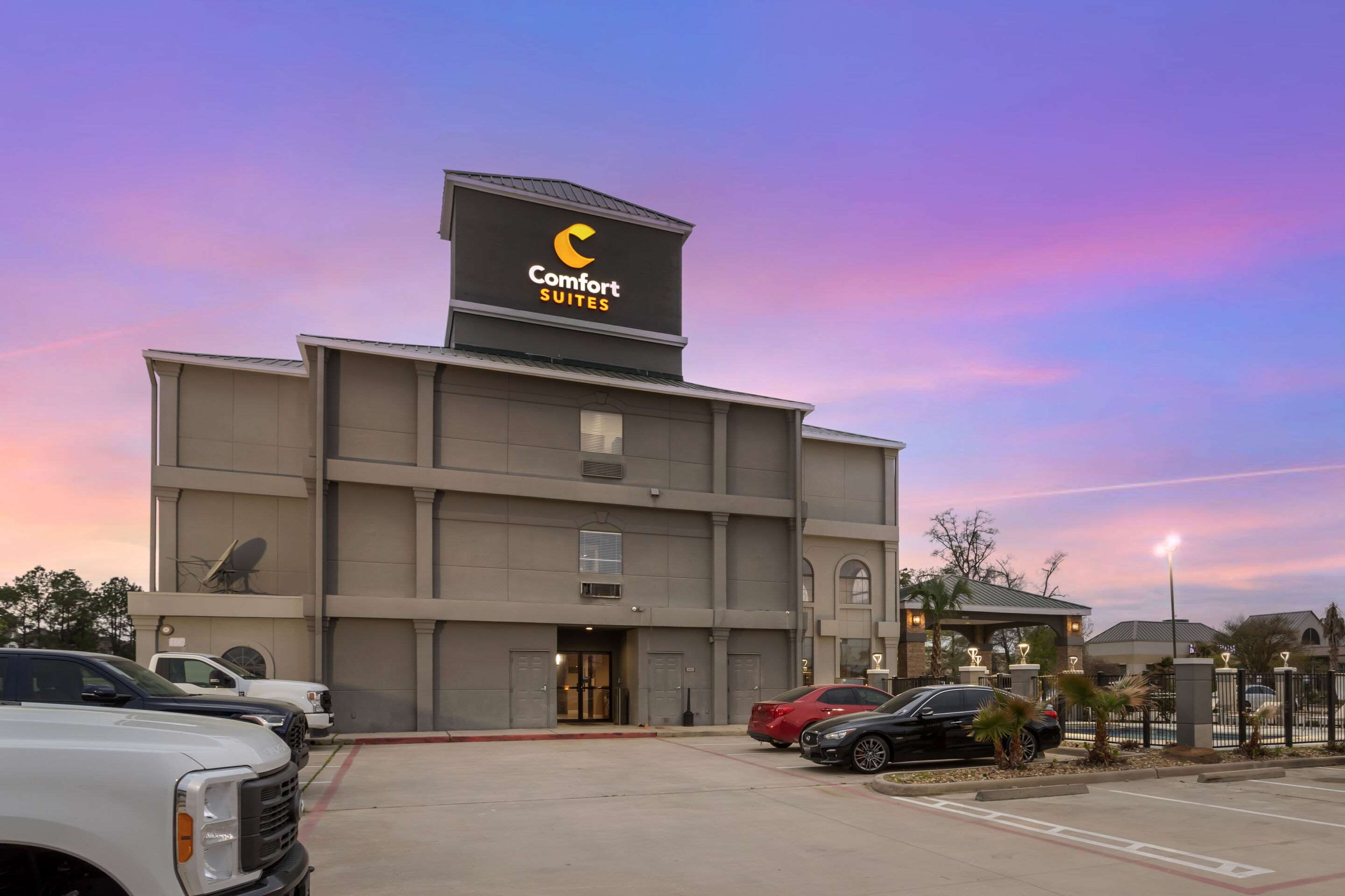 Twilight | Comfort Suites Shenandoah-The Woodlands