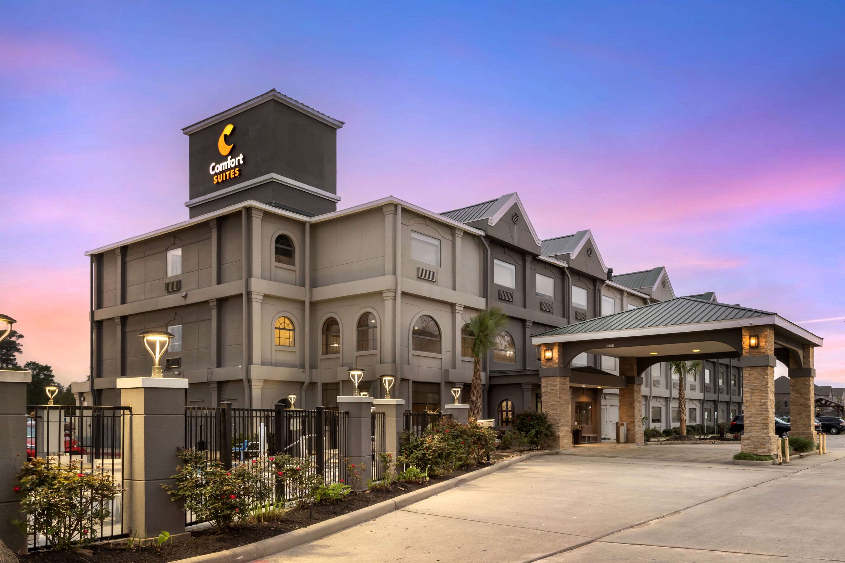 Twilight | Comfort Suites Shenandoah-The Woodlands