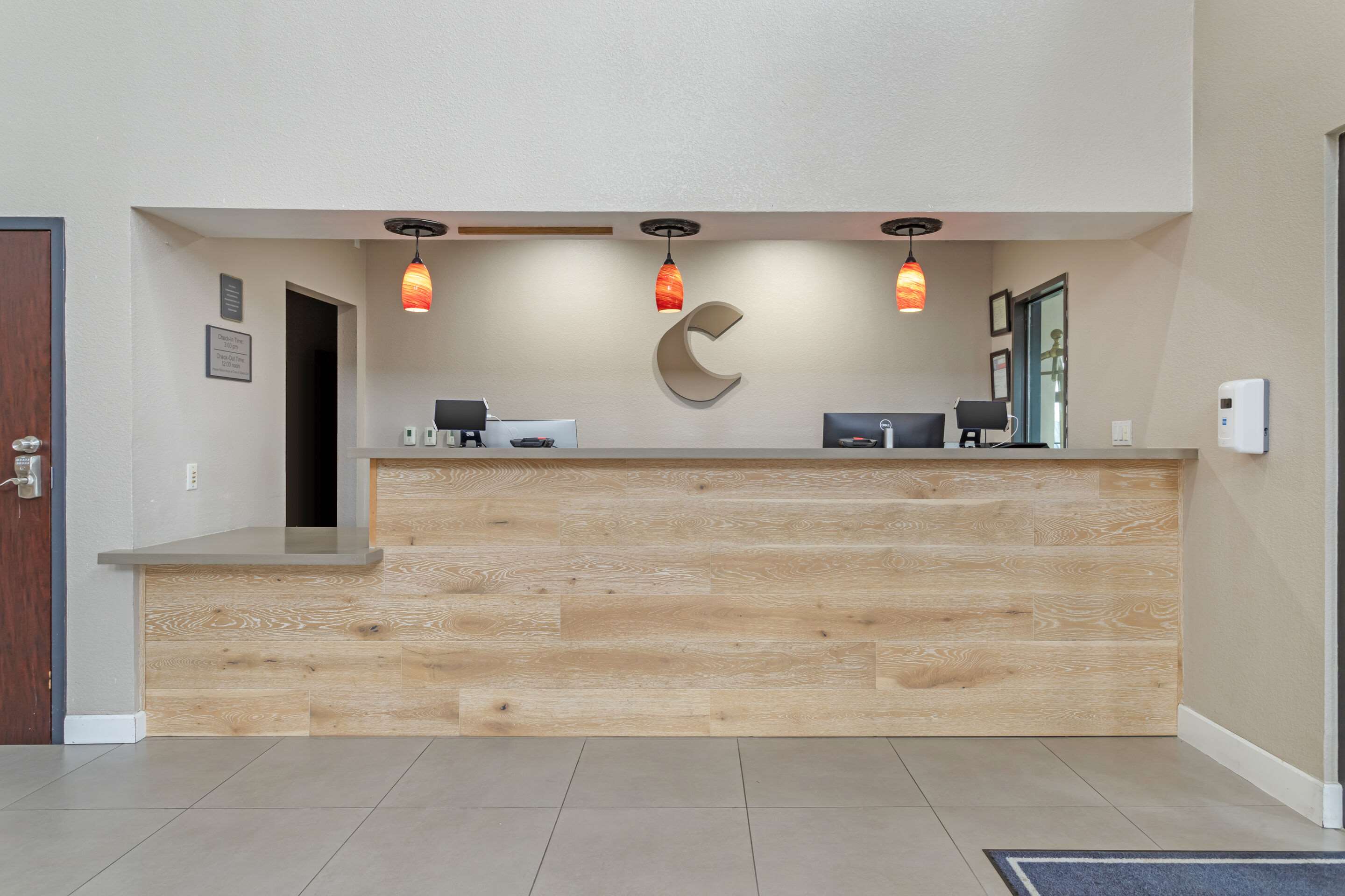 Front desk | Comfort Suites Shenandoah-The Woodlands