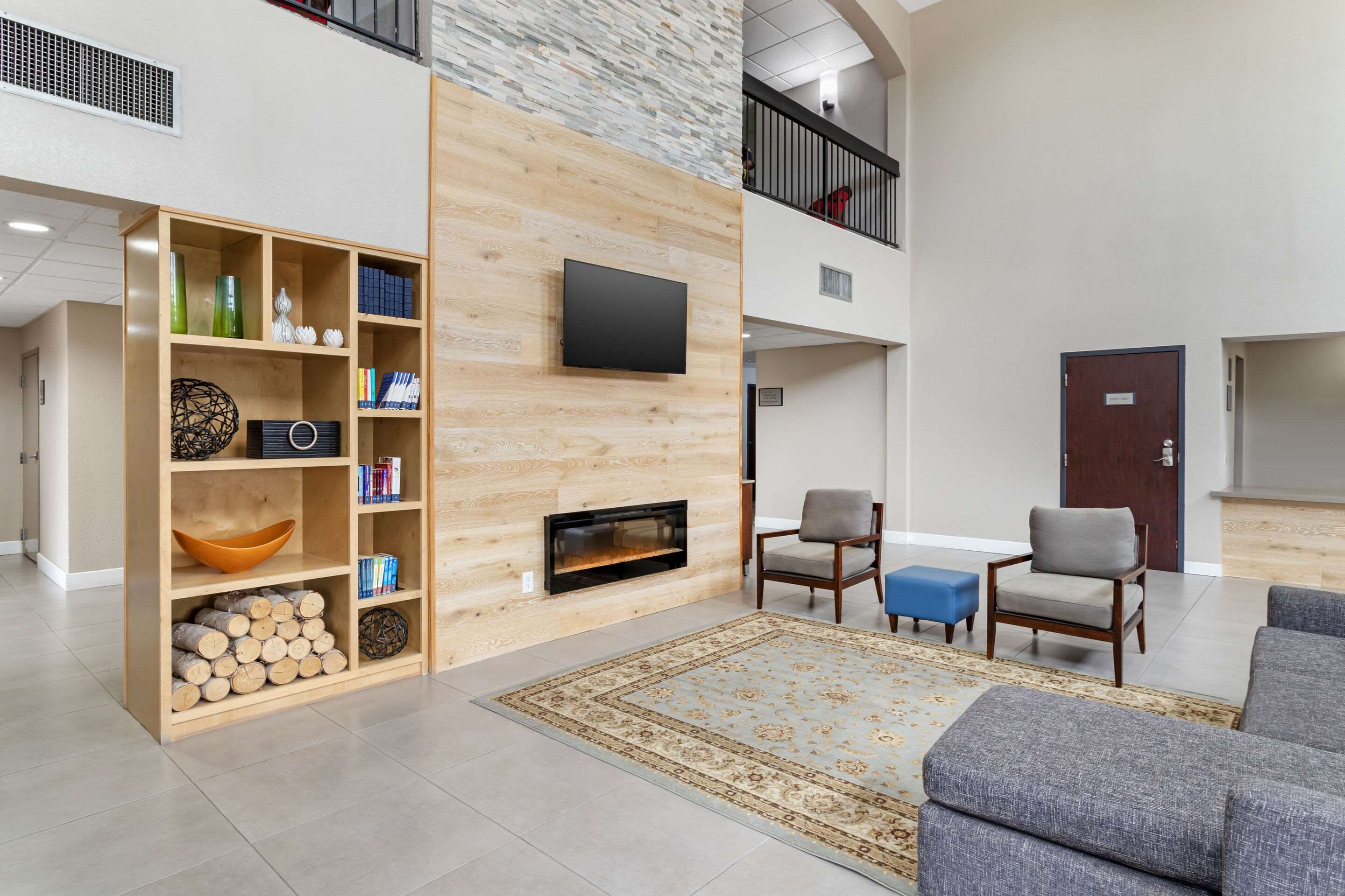 Hotel lobby | Comfort Suites Shenandoah-The Woodlands