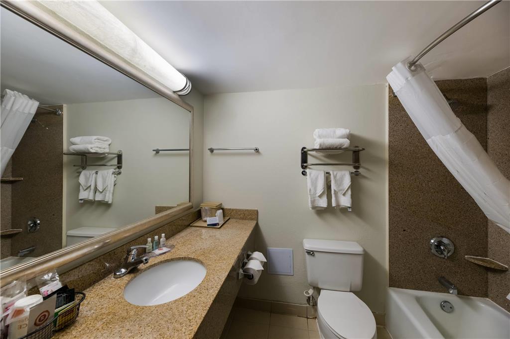 SUBURBAN STUDIOS SAN ANGELO NEAR CO-guestroom-Guest Room,Bathroom,On-Site.jpg