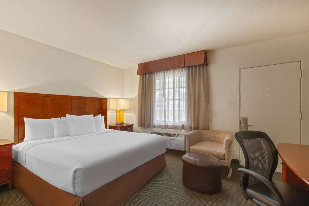 CORONADO MOTOR HOTEL, A TRAVELODGE-guestroom-Guest Room,Suite,On-Site.jpg