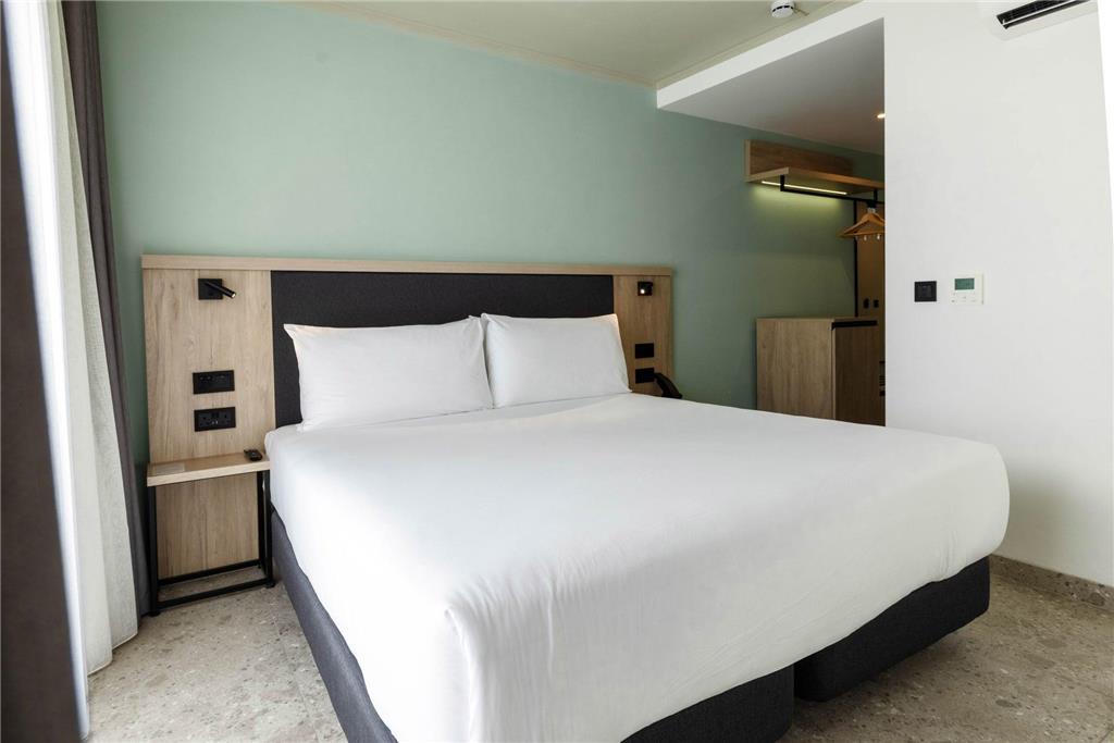 HOTEL LEVANTE ST JULIANS AFFILIATED-guestroom-Guest Room,On-Site.jpg