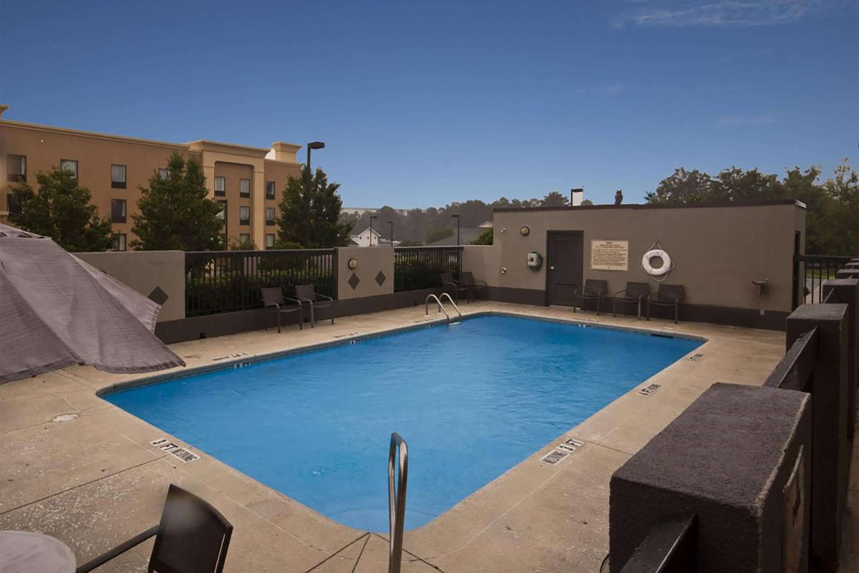 Pool | Days Inn by Wyndham Laurel MS