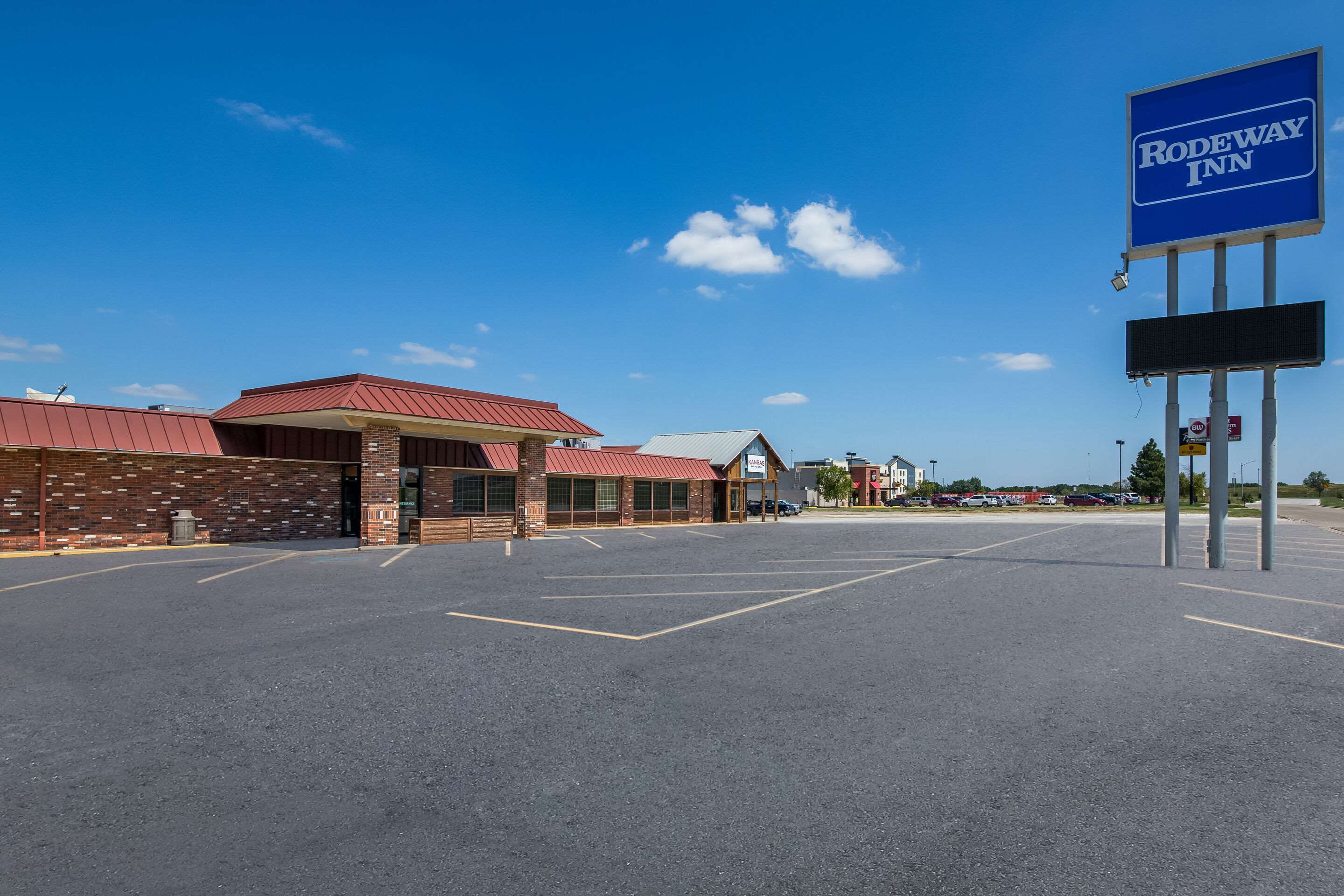 Hotel exterior | Rodeway Inn