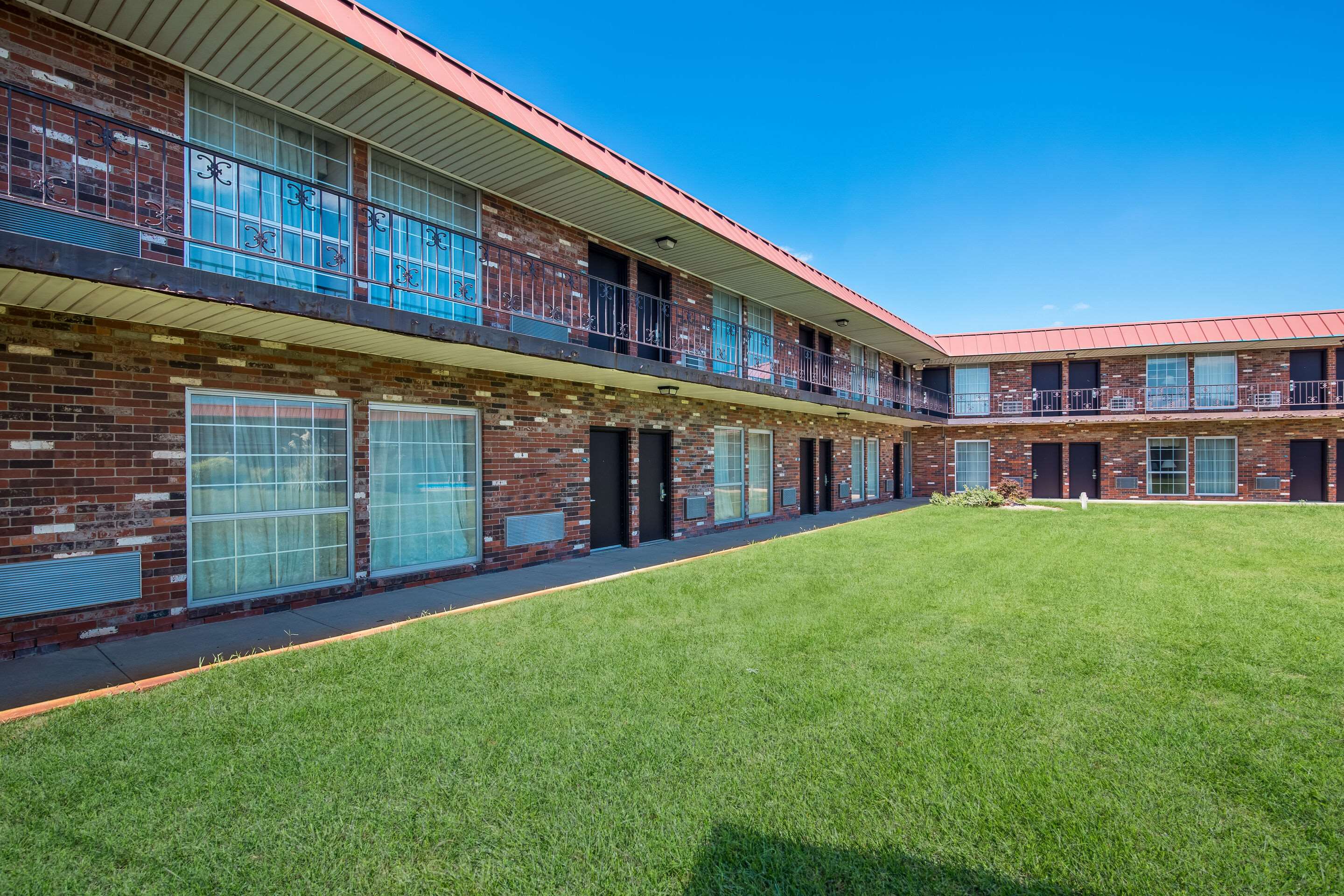 Hotel exterior | Rodeway Inn