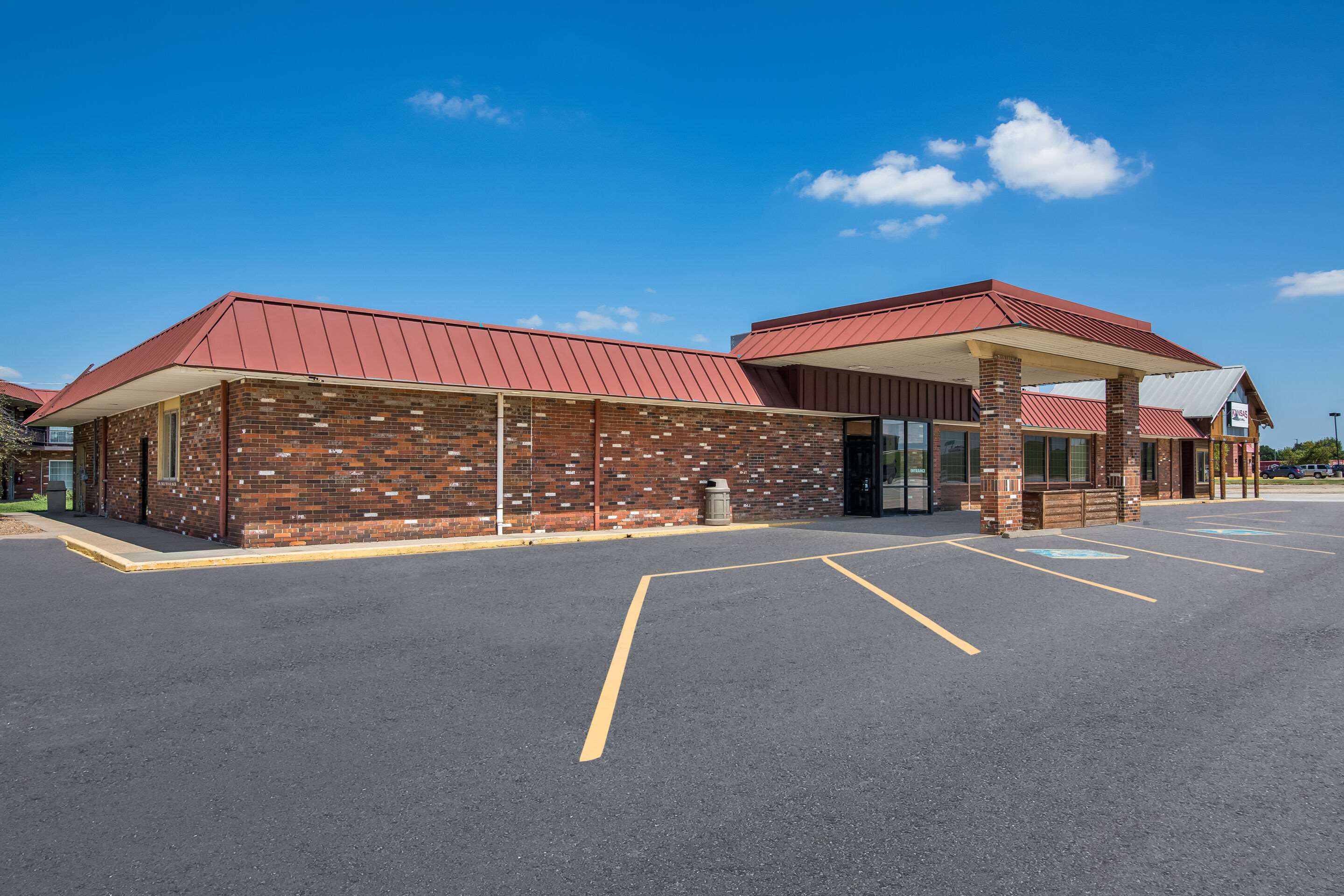Hotel exterior | Rodeway Inn