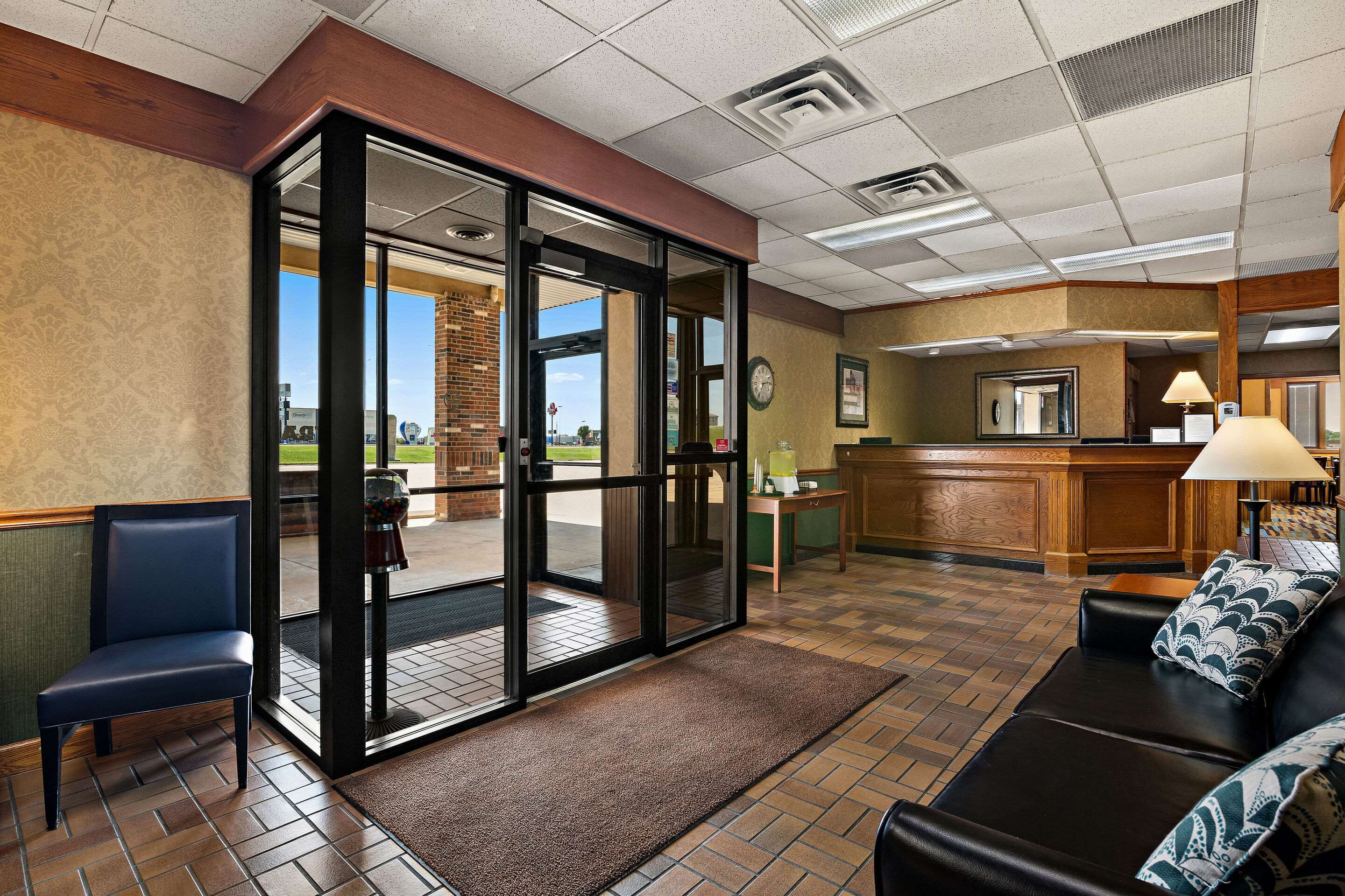 Hotel lobby | Rodeway Inn