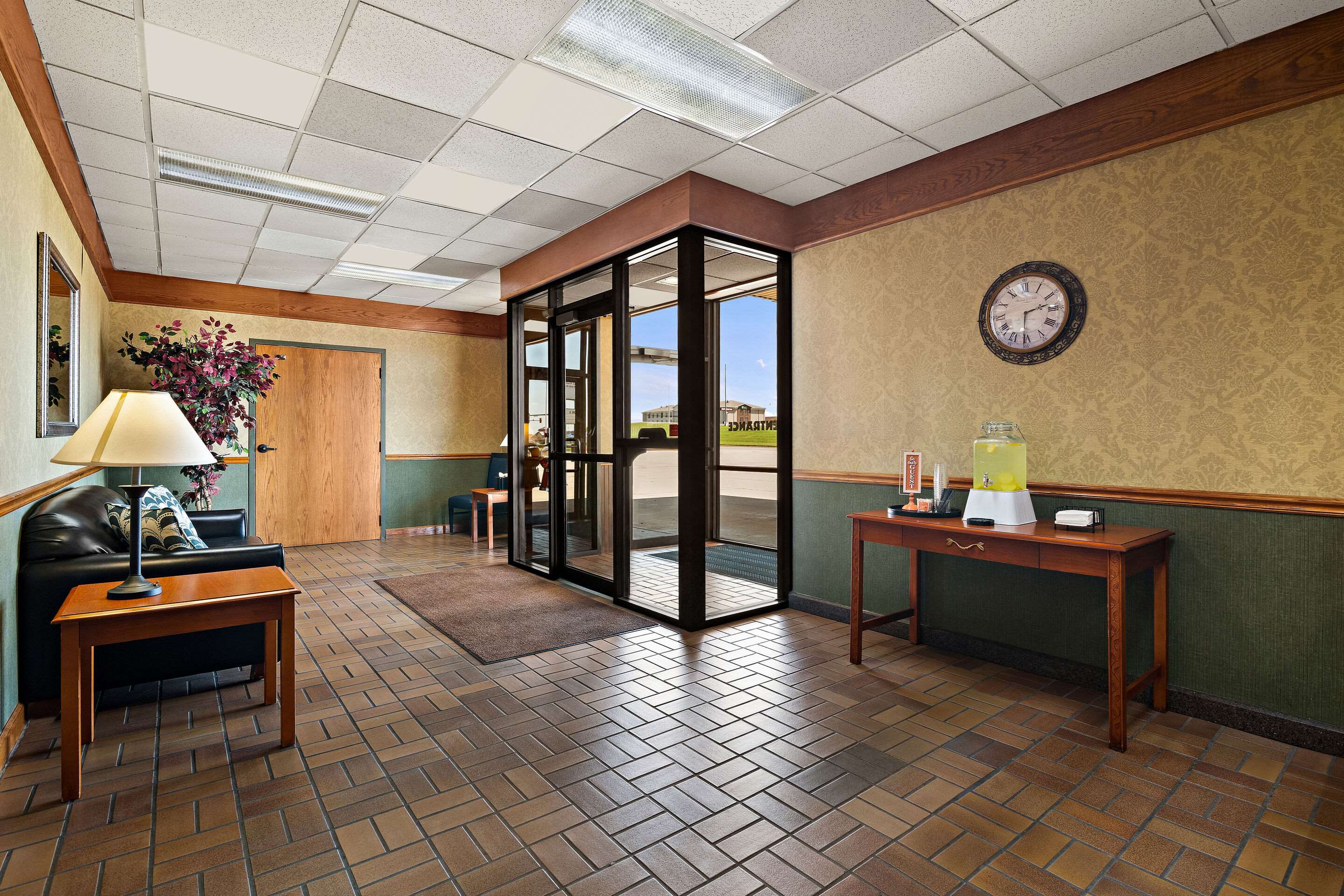 Hotel lobby | Rodeway Inn