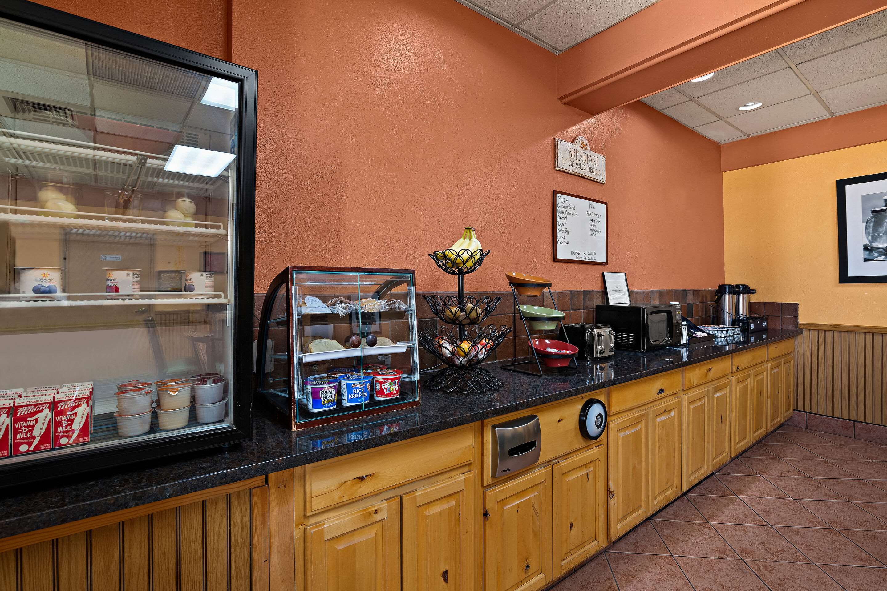 Breakfast area | Rodeway Inn