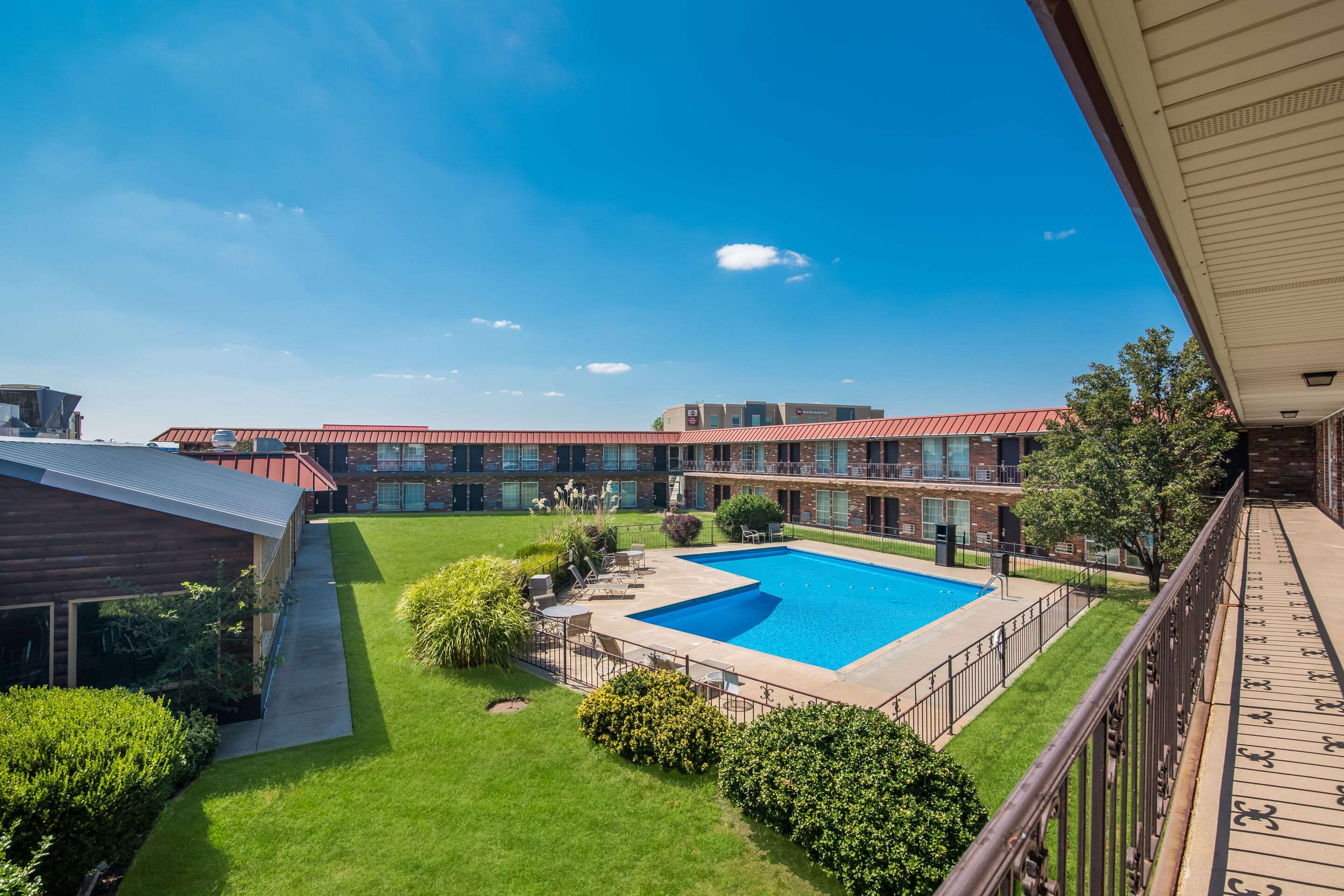 Outdoor pool | Rodeway Inn