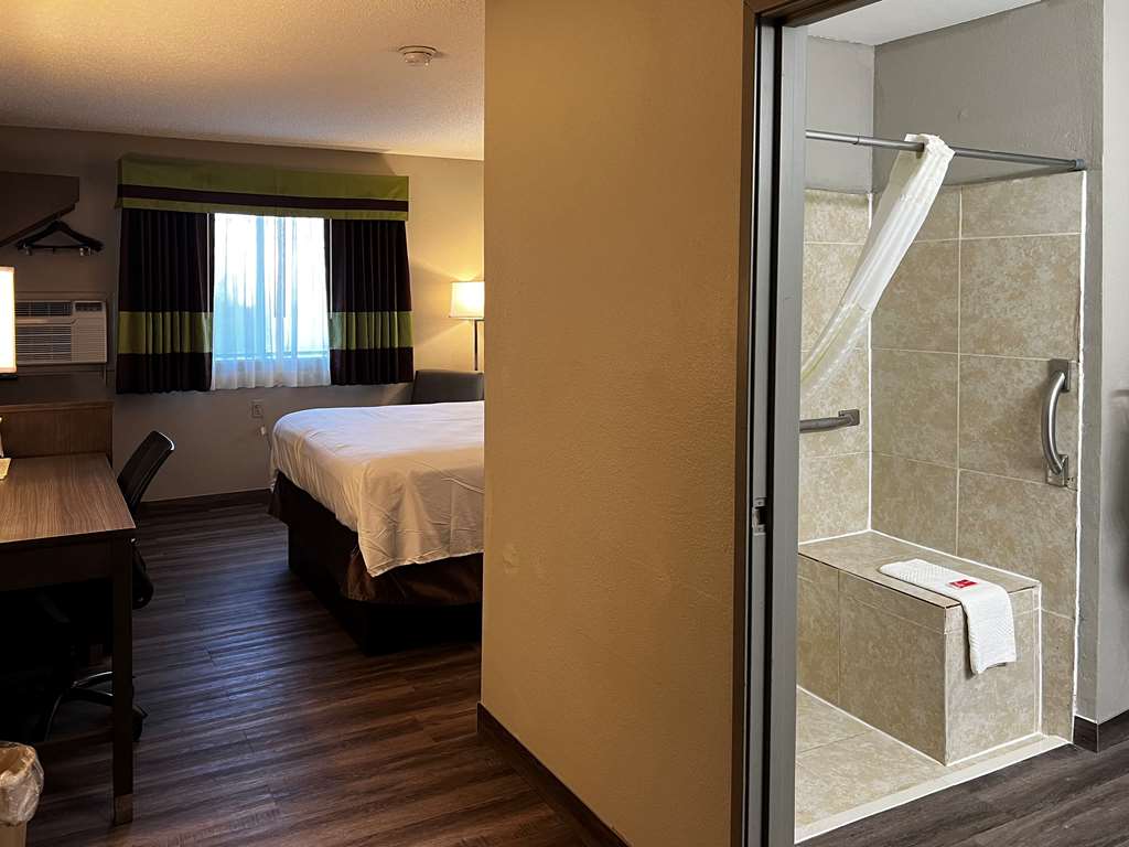 ECONO LODGE SPRING LAKE NEAR FORT B-guestroom-Guest Room,On-Site.jpg