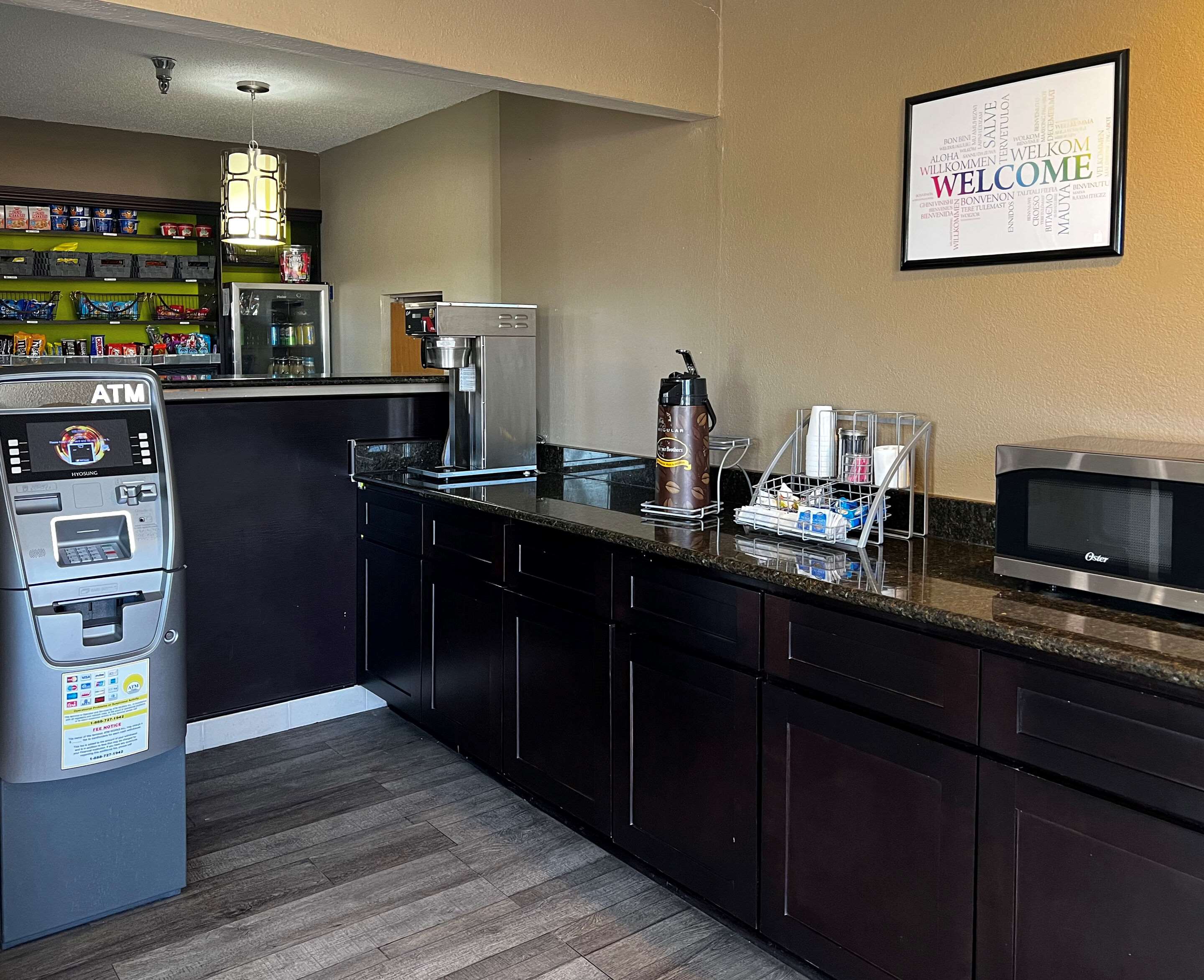 Breakfast area | Econo Lodge