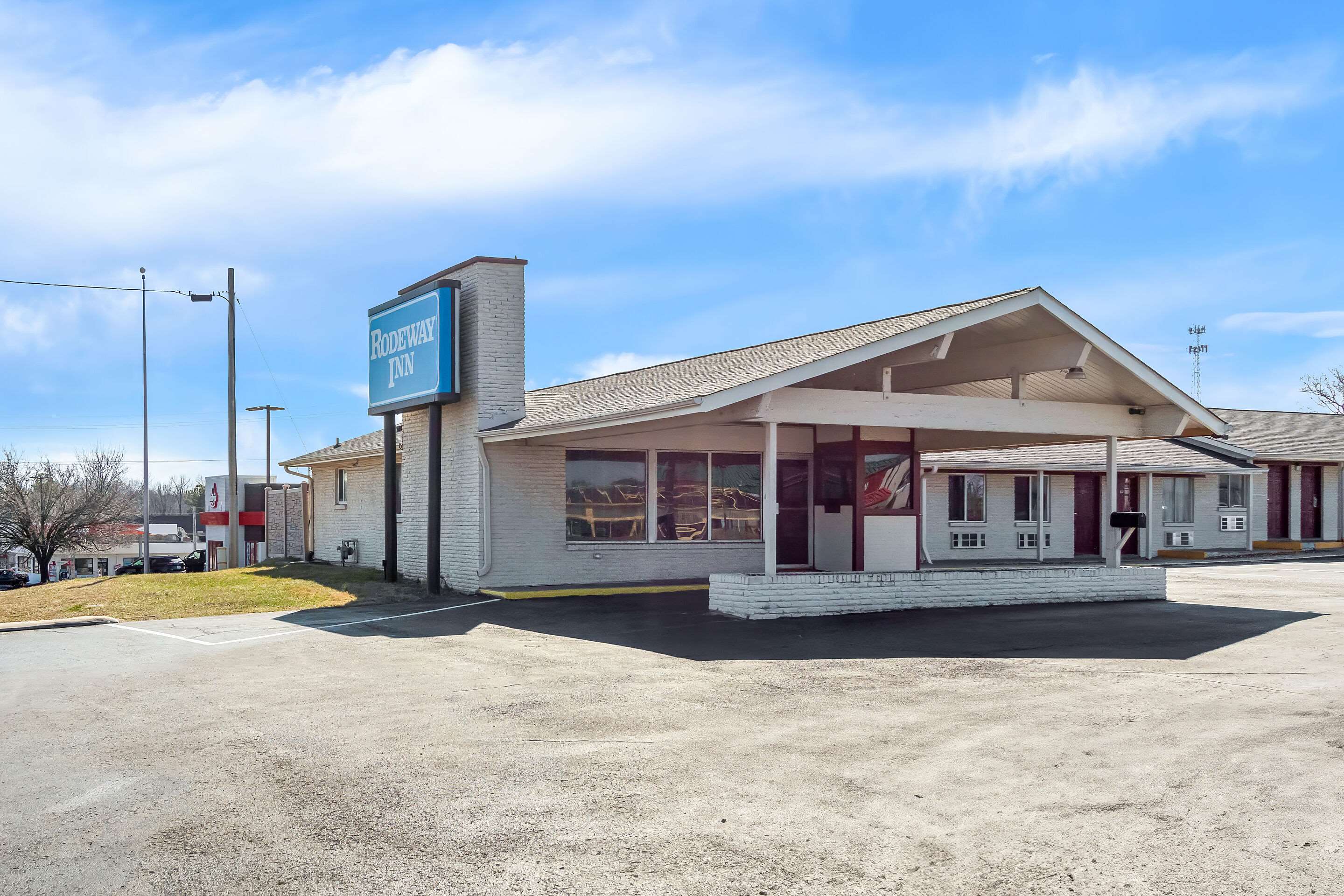 Hotel exterior | Rodeway Inn