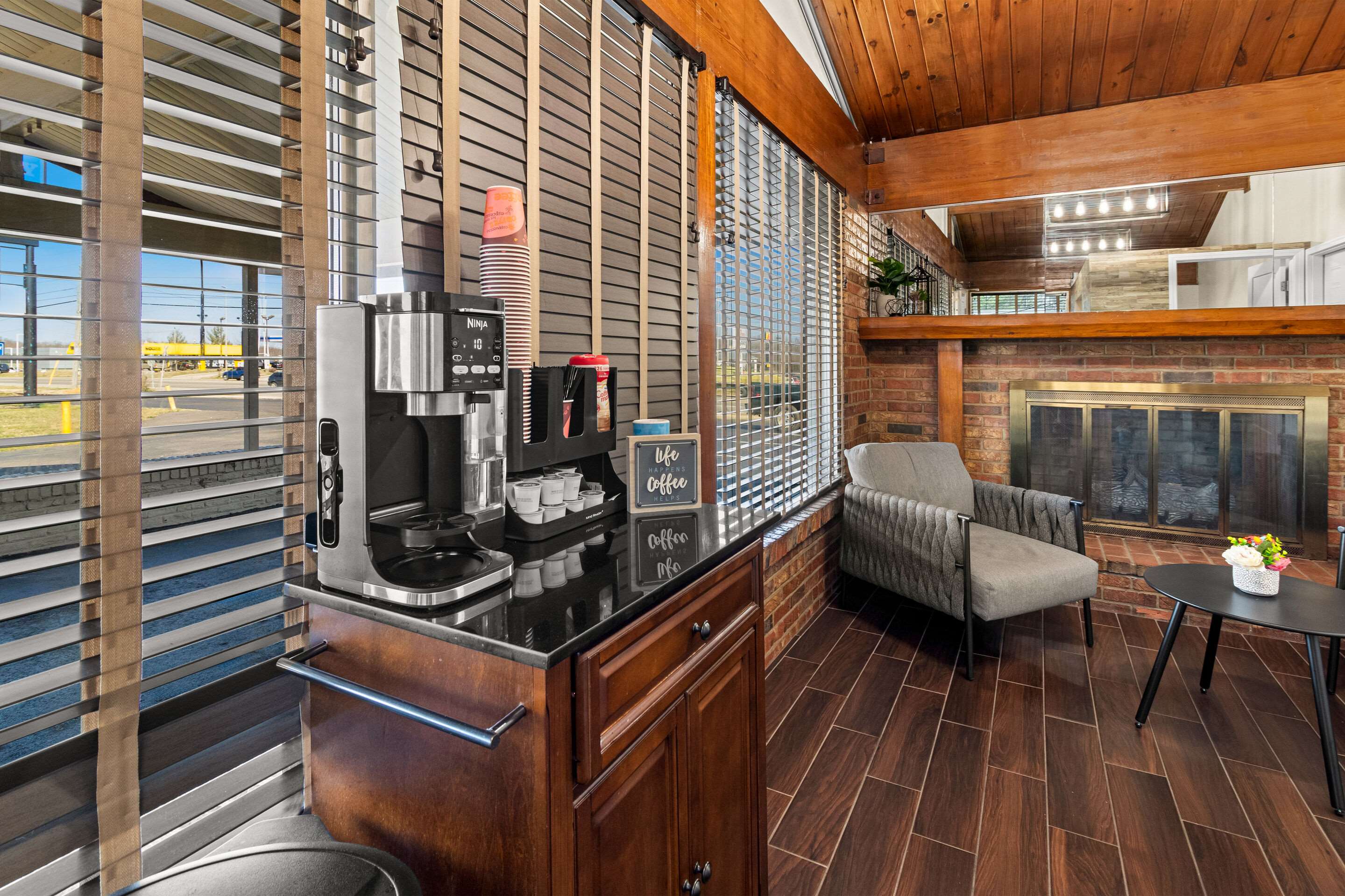 Hotel lobby | Rodeway Inn