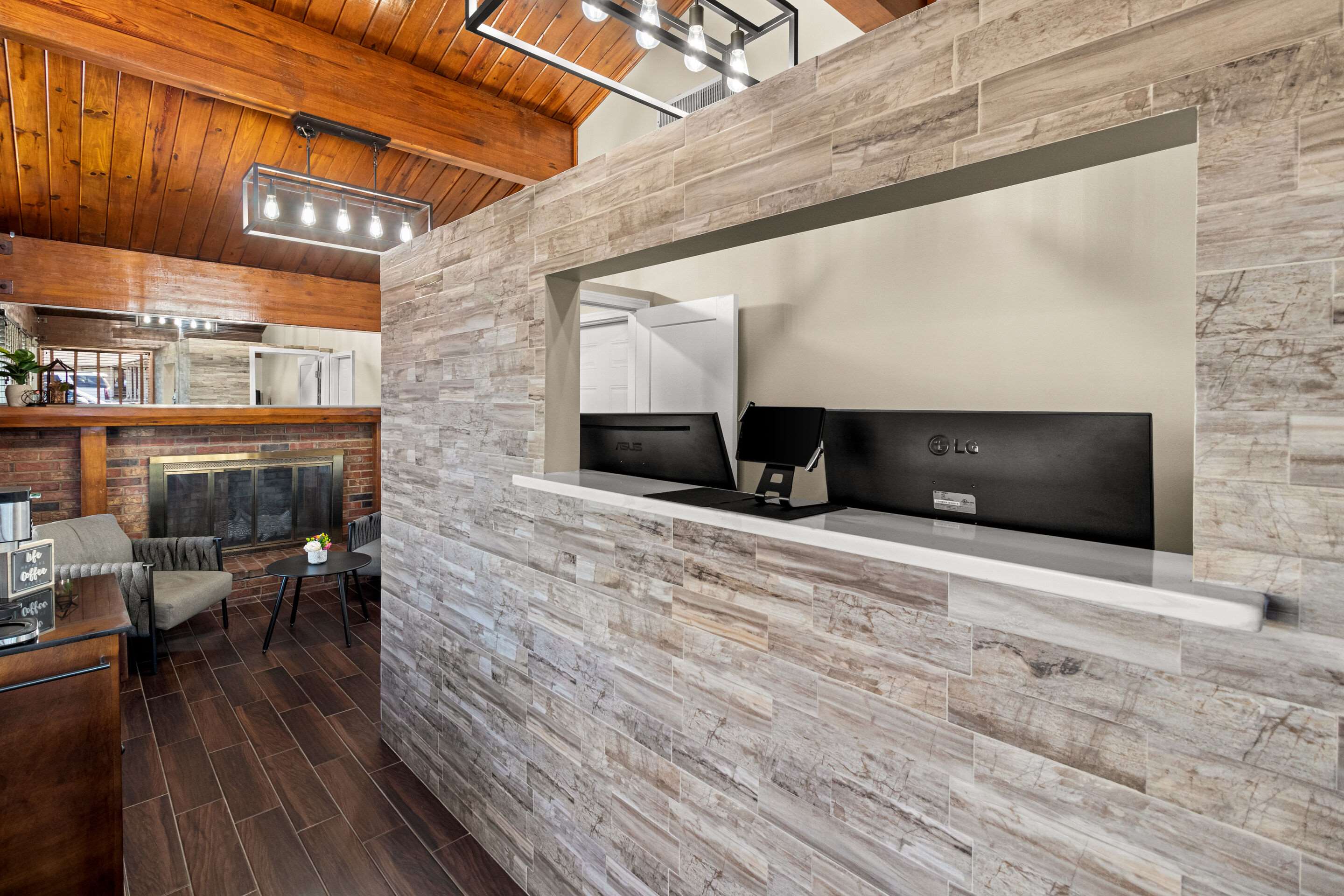 Front desk | Rodeway Inn