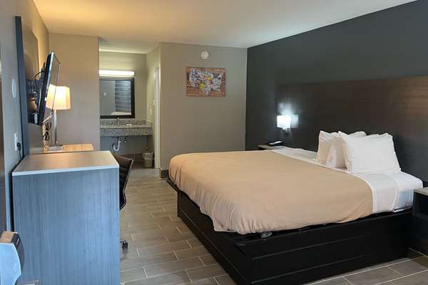  - Econo Lodge Inn & Suites Laredo