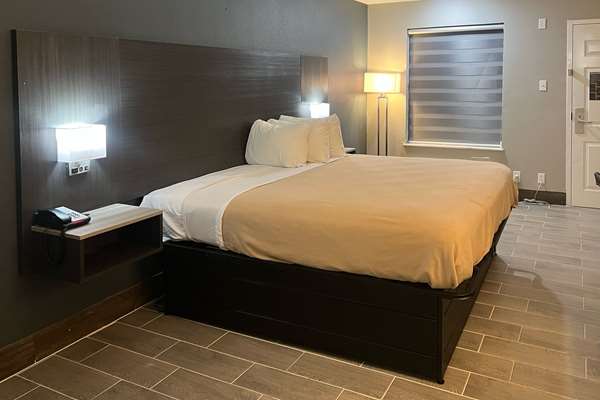  - Econo Lodge Inn & Suites Laredo