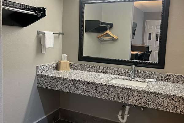  - Econo Lodge Inn & Suites Laredo