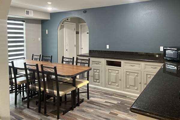 Amenities - Econo Lodge Inn & Suites Laredo