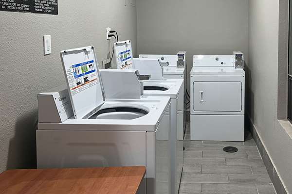 Amenities - Econo Lodge Inn & Suites Laredo