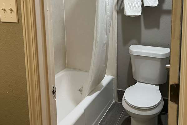  - Econo Lodge Inn & Suites Laredo