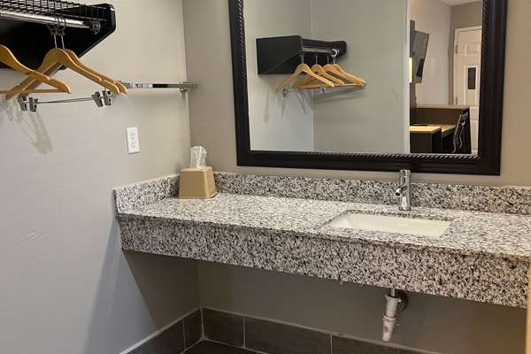  - Econo Lodge Inn & Suites Laredo