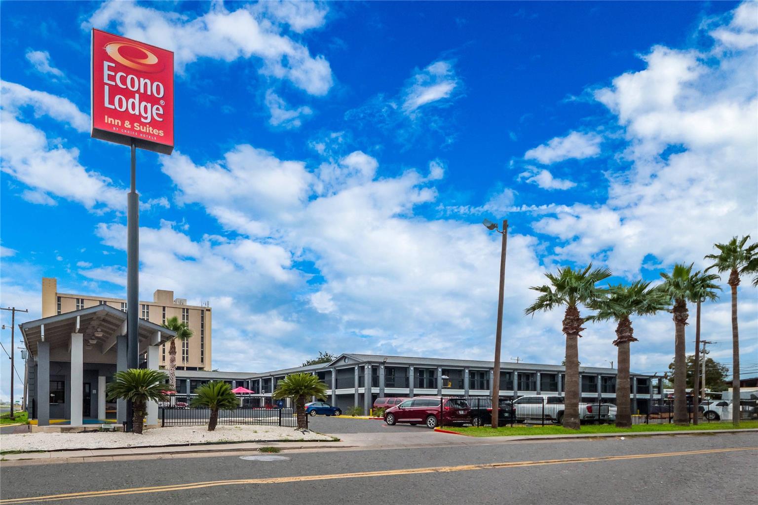 Econo Lodge Inn & Suites