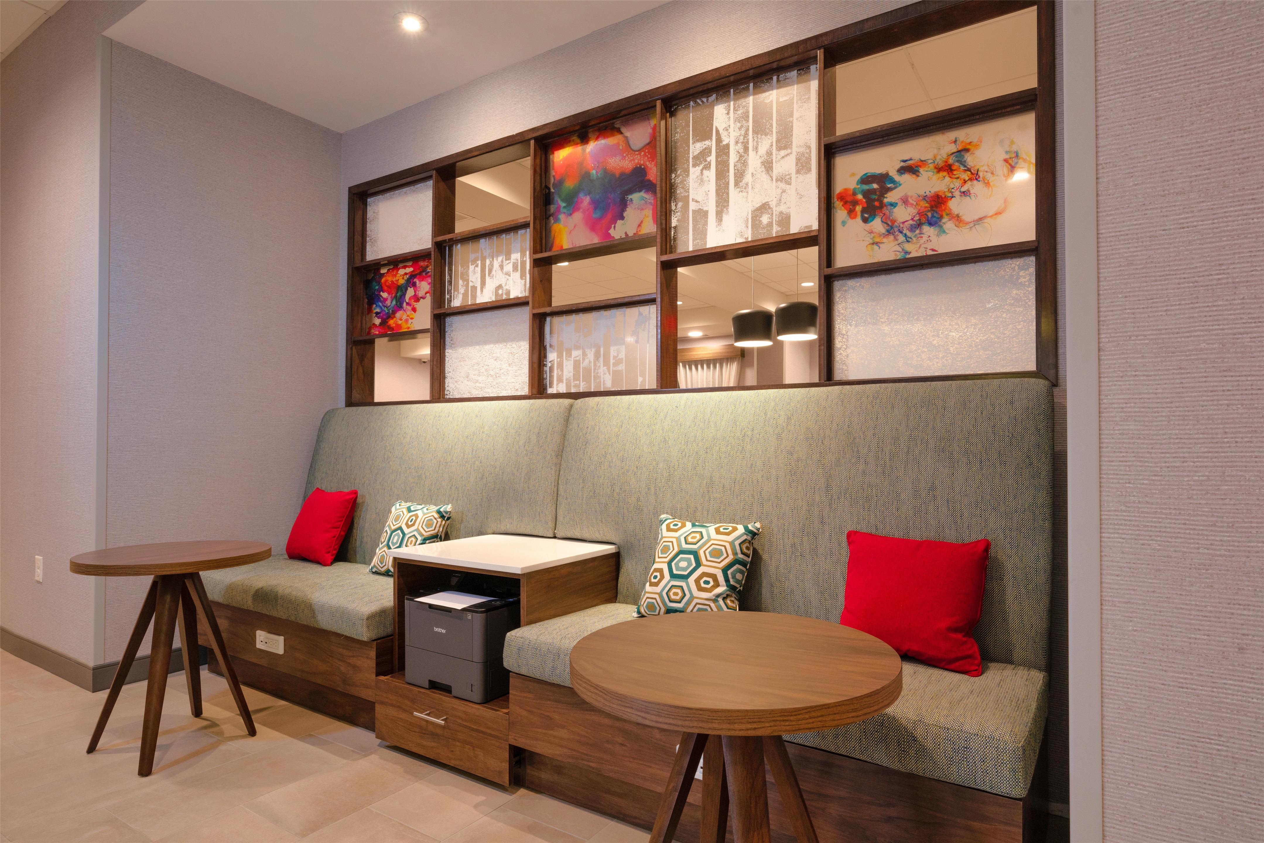 Business Center | Hampton Inn Needles