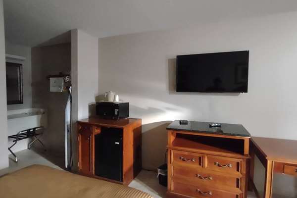  - Carom Inn Travelodge Denham Springs