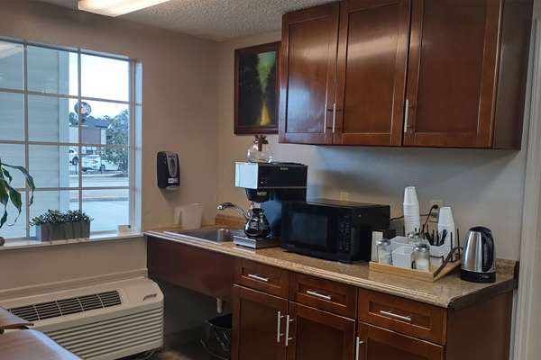 Amenities - Carom Inn Travelodge Denham Springs