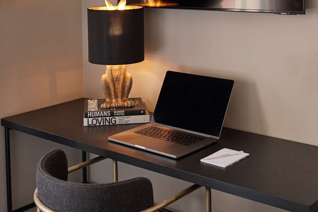 The Capitol Hotel-guestroom-Guest Room,Guest Room Amenity,On-Site.jpg