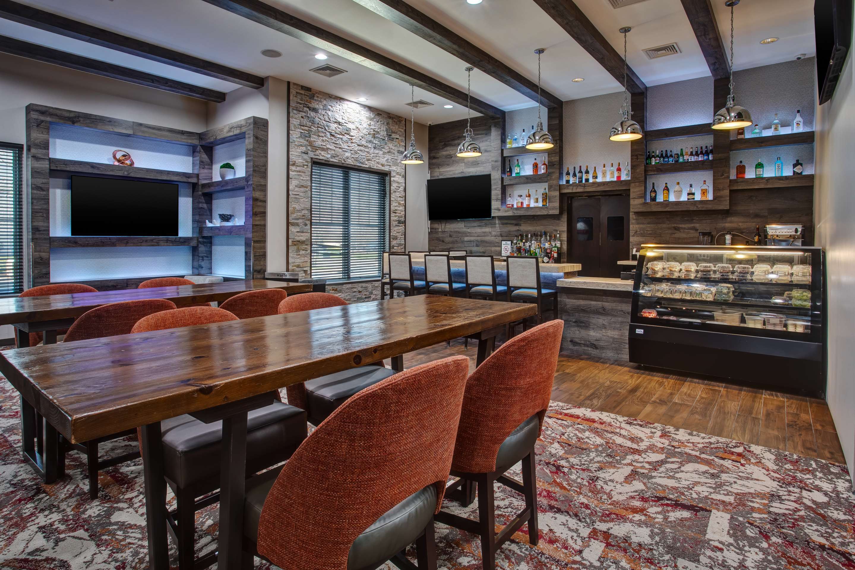 Lobby | Hampton Inn & Suites Elizabeth Newark Airport