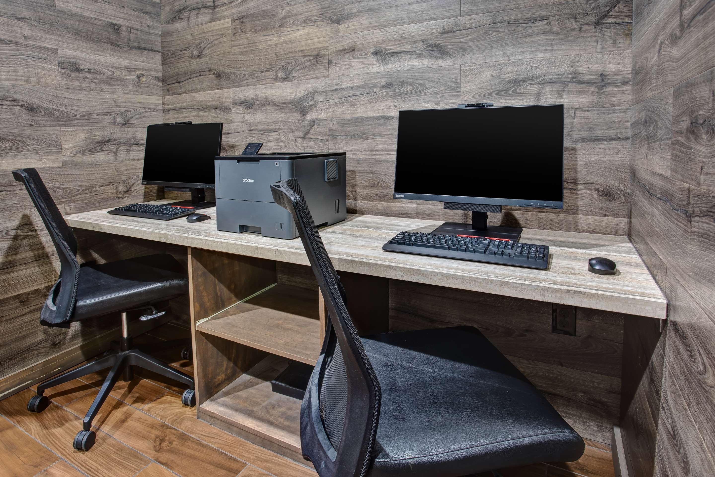 Business Center | Hampton Inn & Suites Elizabeth Newark Airport