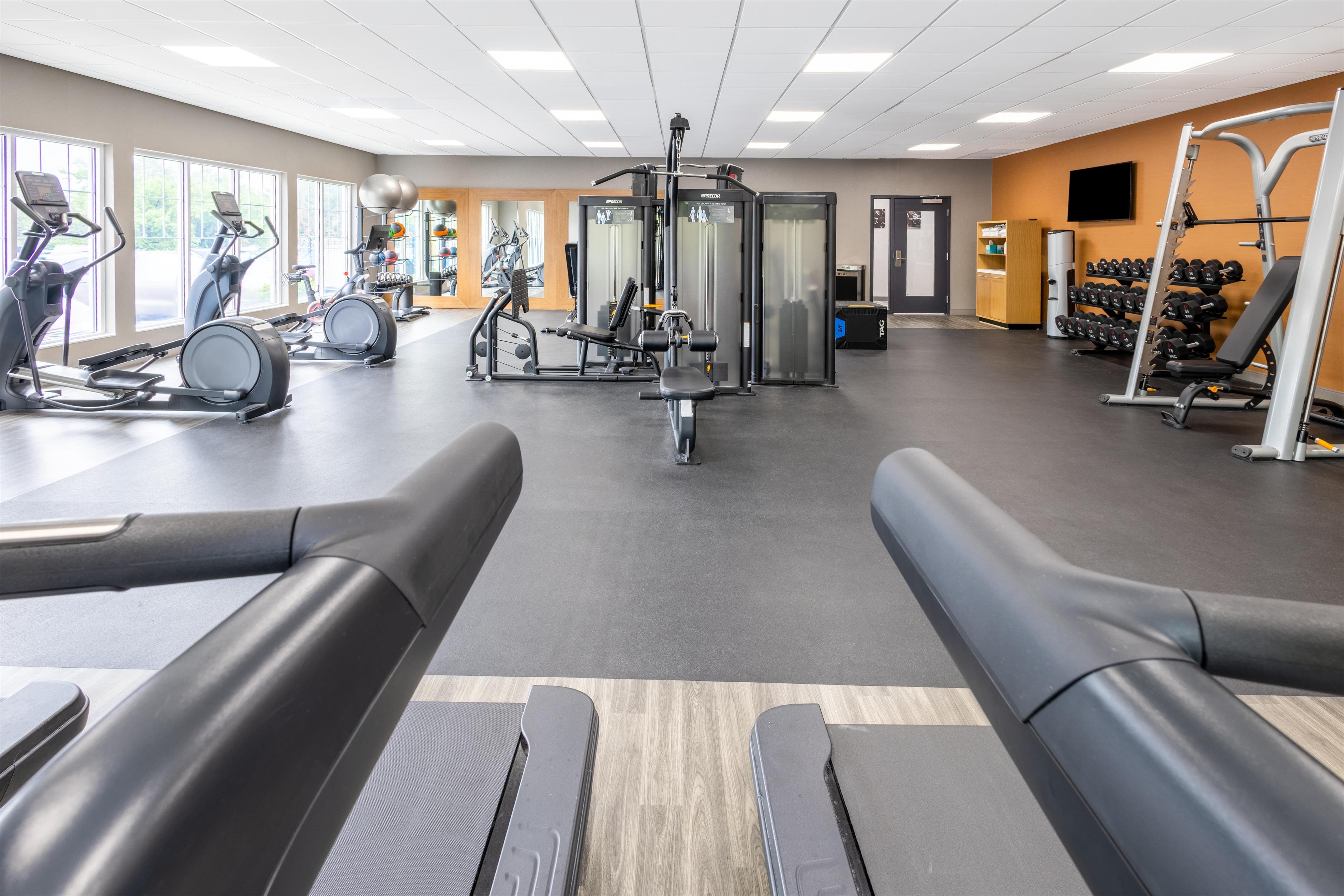 Health club fitness center gym | Hampton Inn & Suites Elizabeth Newark Airport