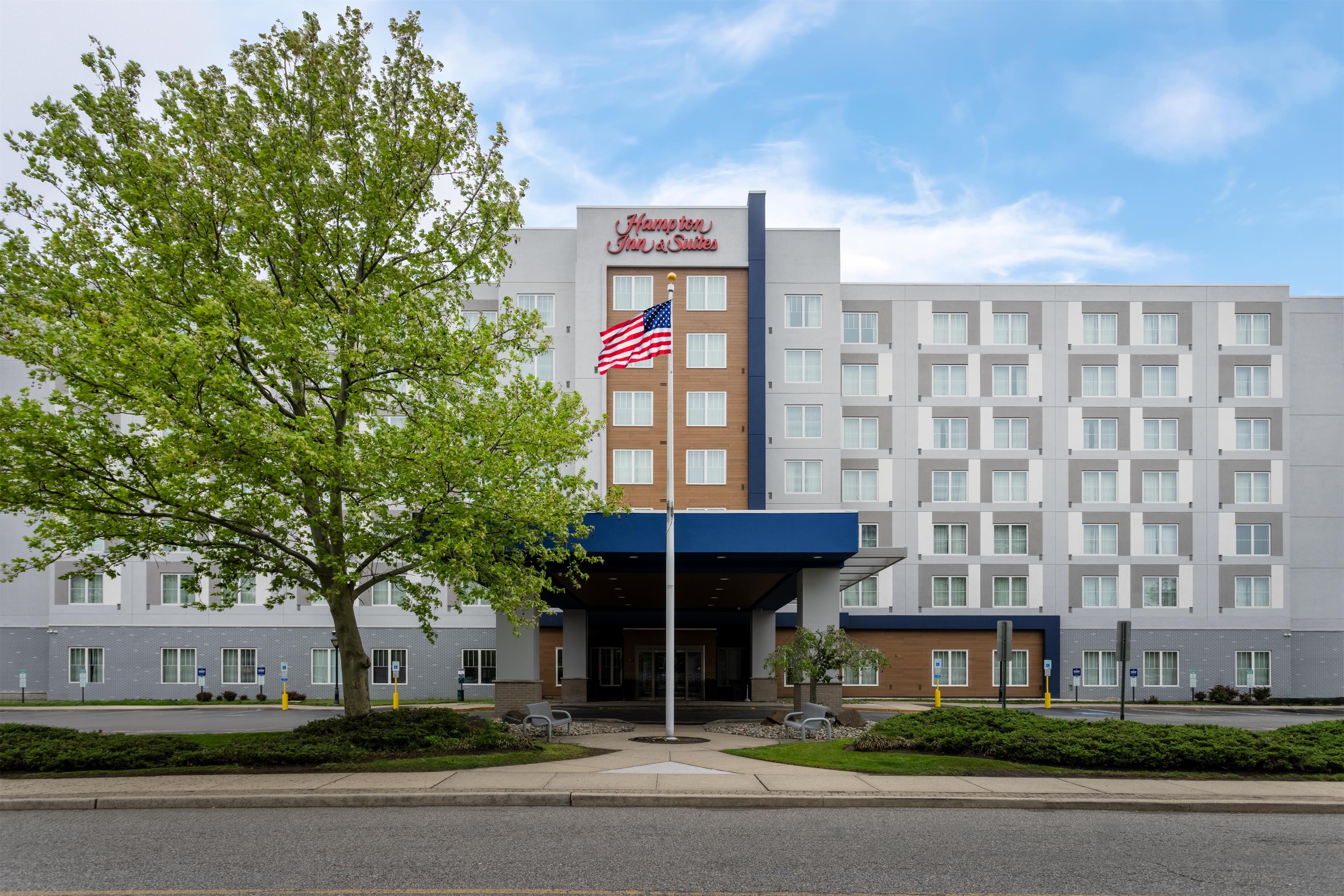 Exterior | Hampton Inn & Suites Elizabeth Newark Airport
