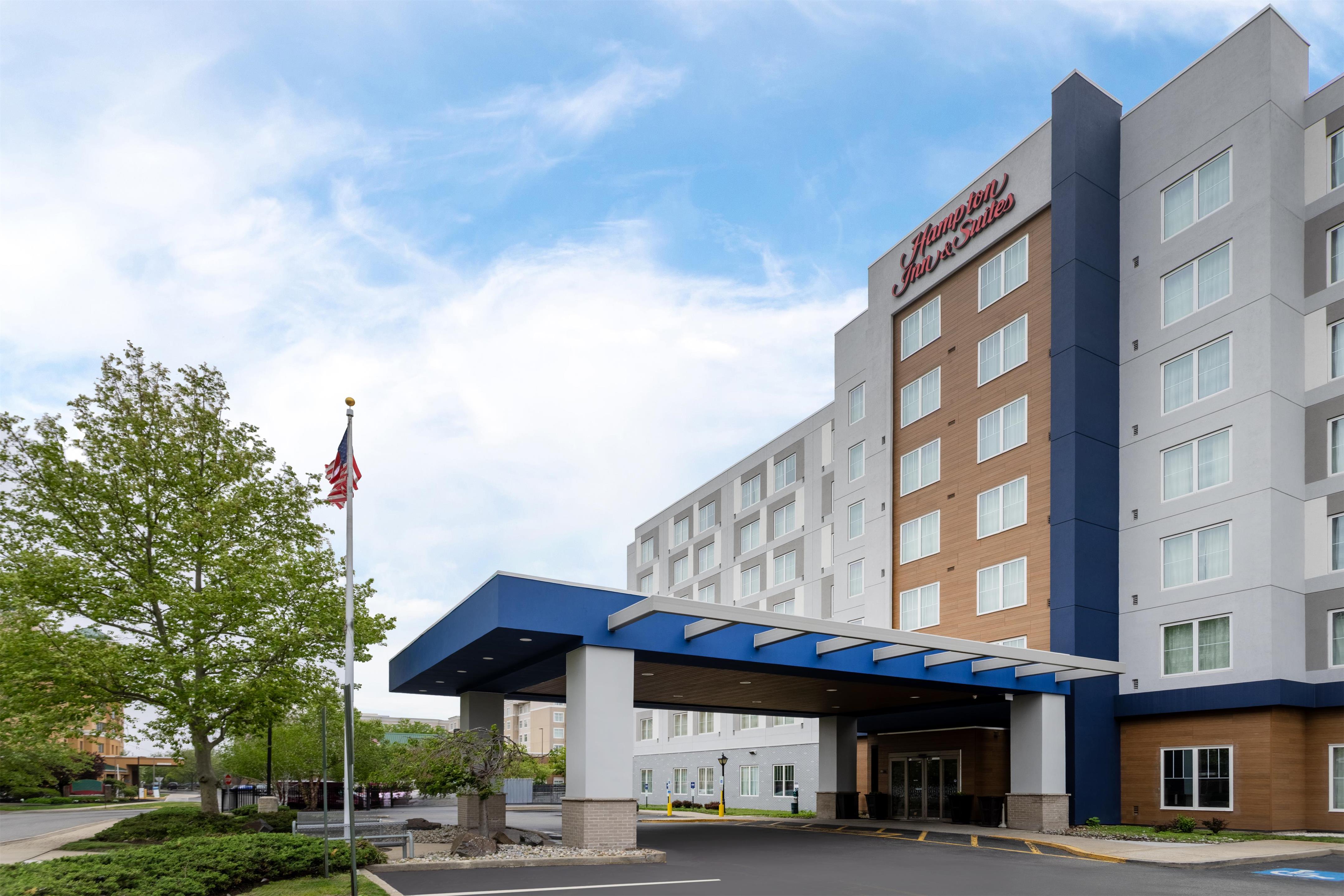 Exterior | Hampton Inn & Suites Elizabeth Newark Airport