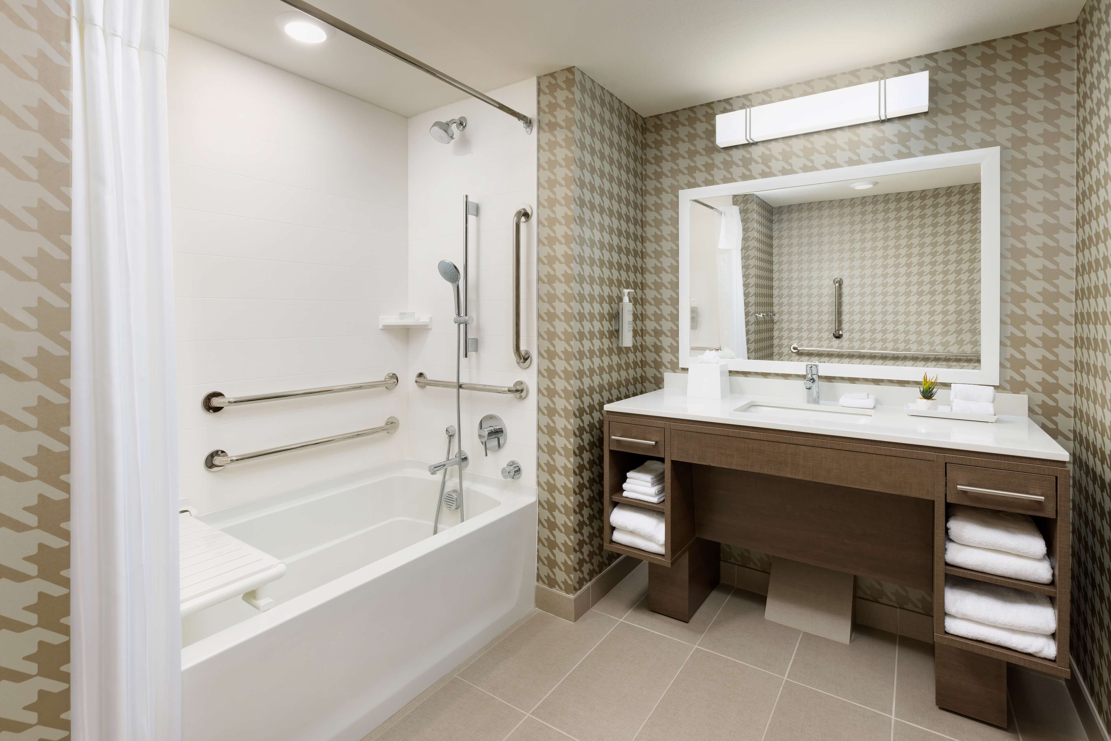 Home2 Suites by Hilton North Scottsdale Room Type - 1KG ACC TUB STUDIO SUITE
