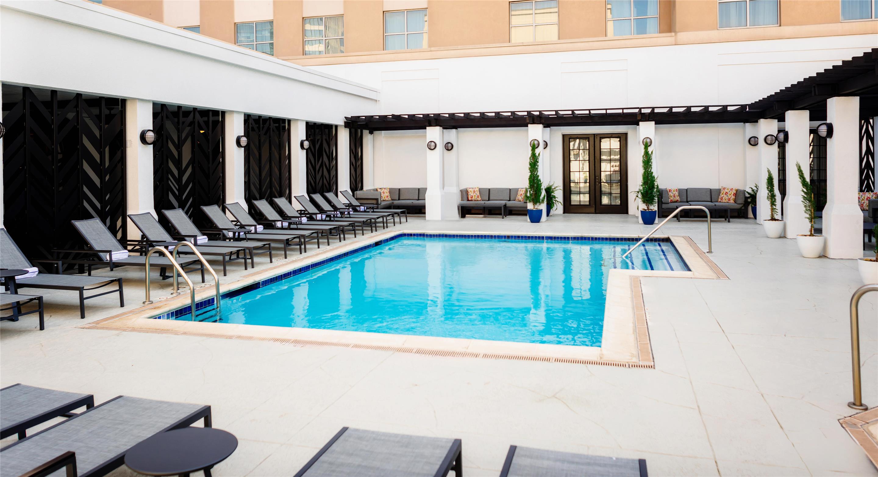 Pool | The Chifley Houston, Tapestry Collection by Hilton