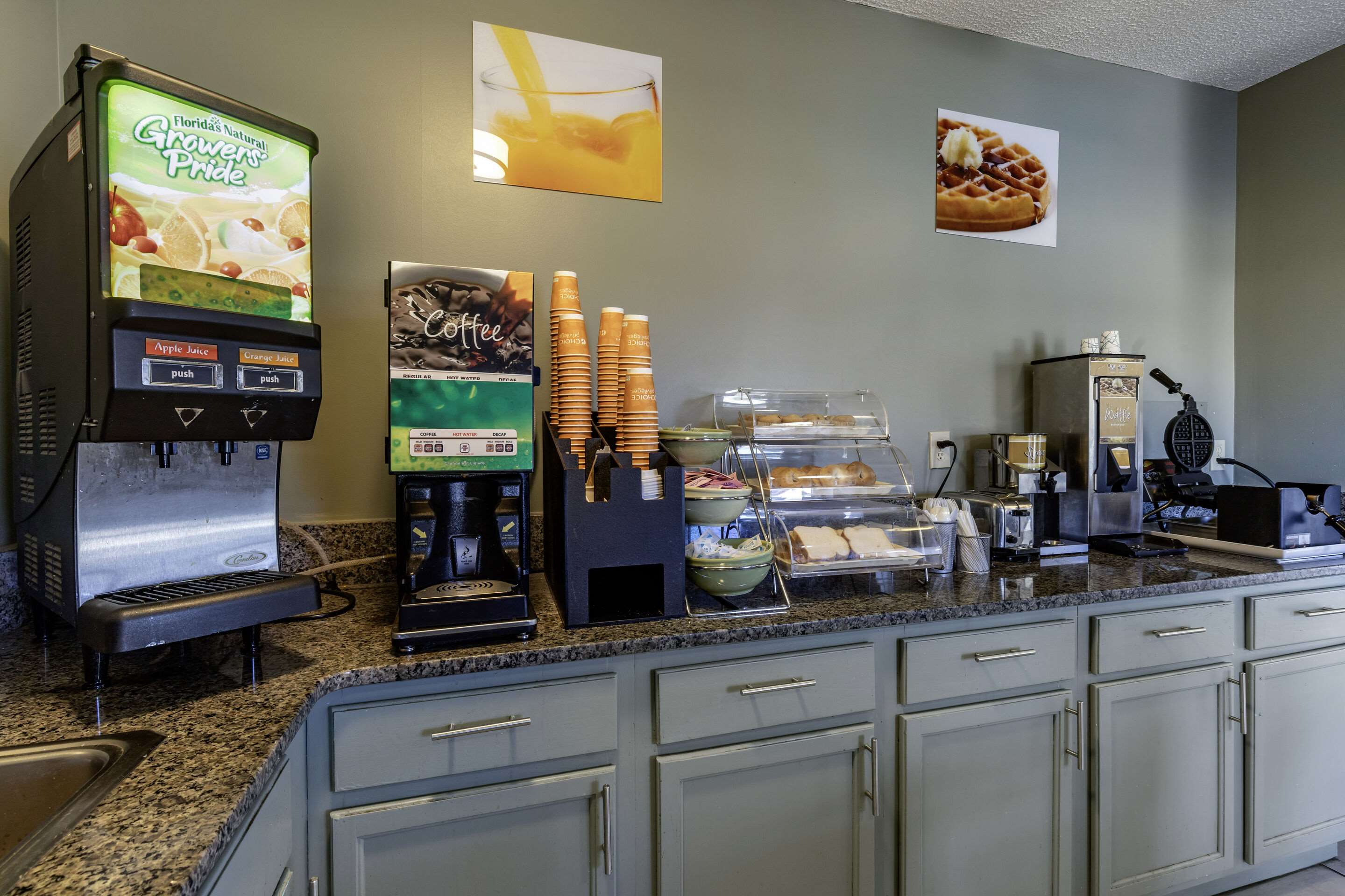 Breakfast counter | Quality Inn