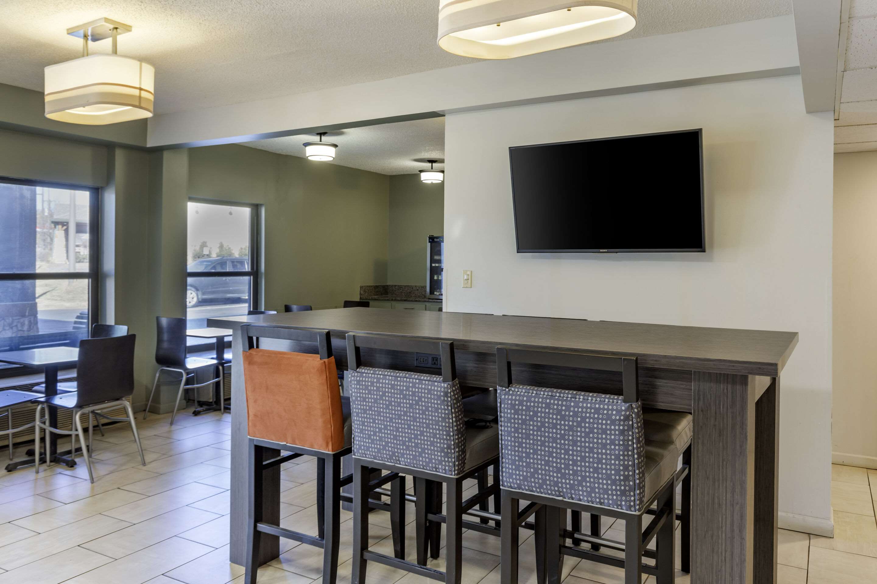 Enjoy breakfast in this seating area | Quality Inn