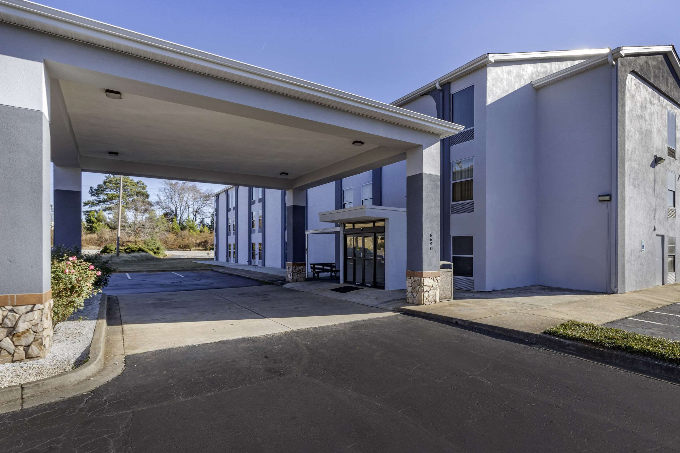 Hotel exterior | Quality Inn