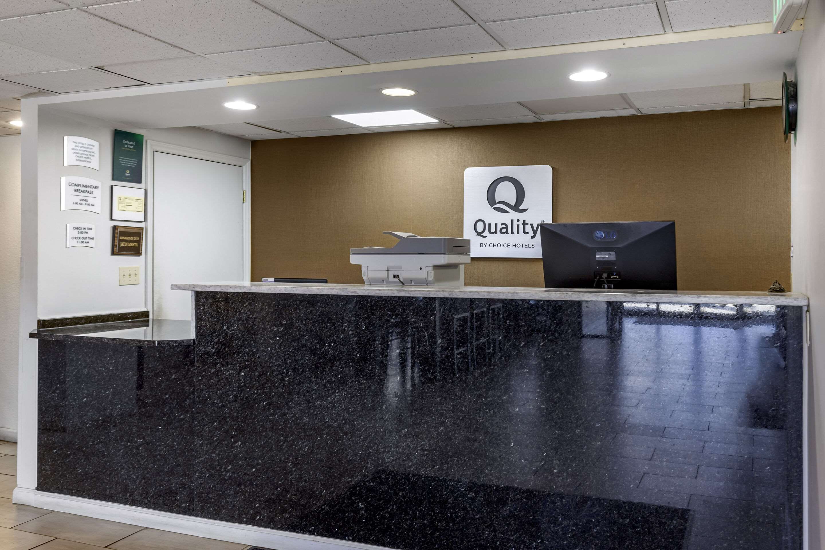 Front desk | Quality Inn