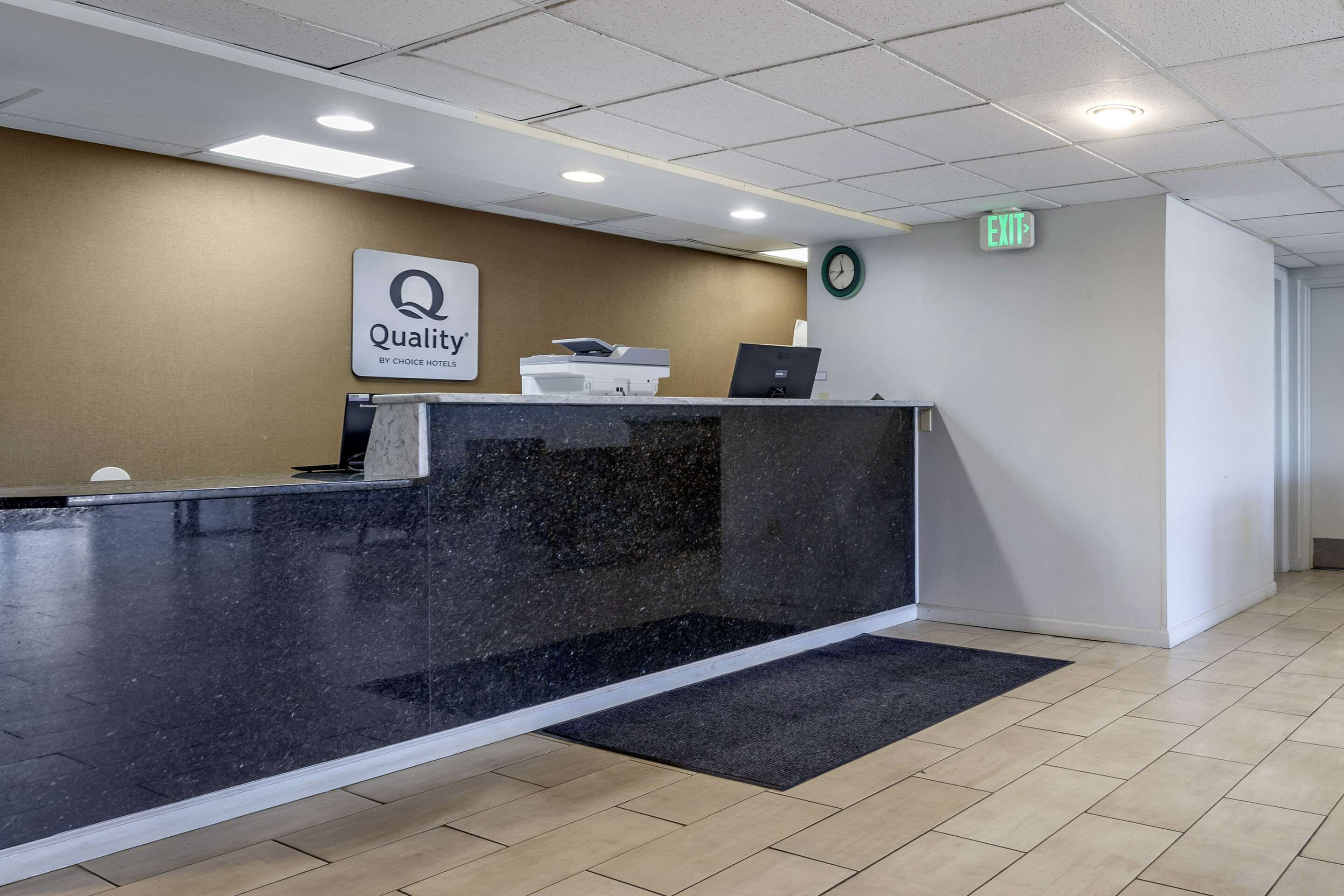 Front desk | Quality Inn