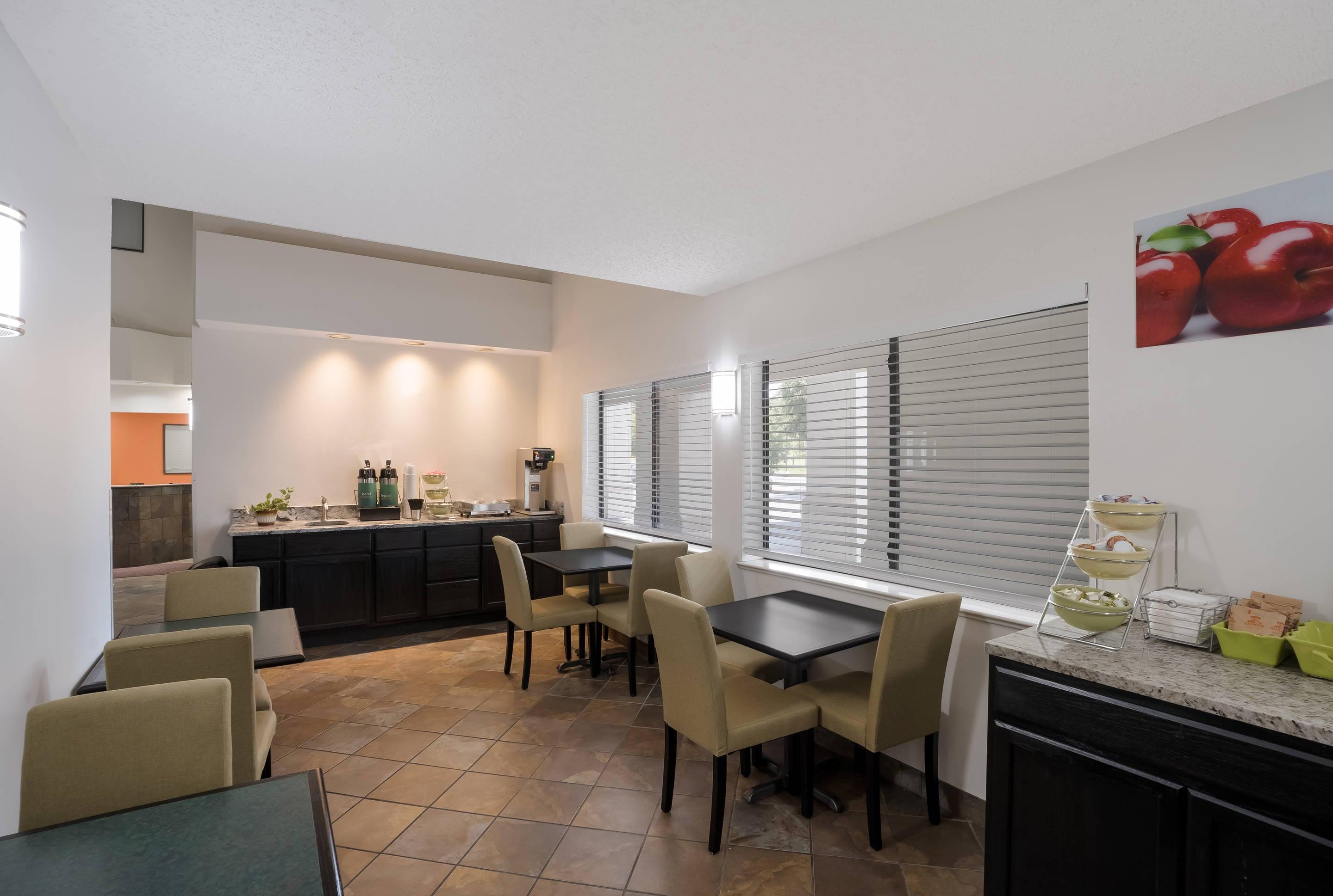 Breakfast area | Quality Inn & Suites