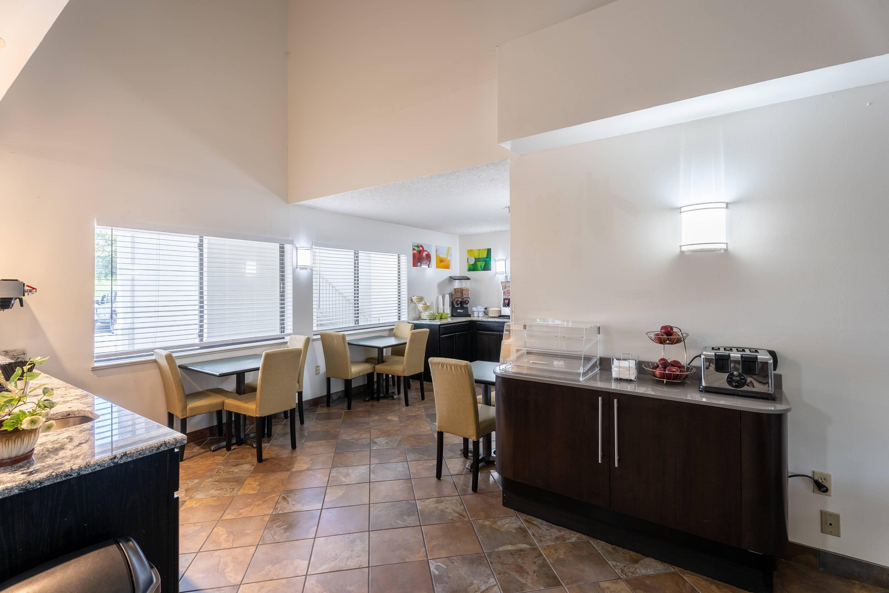 Breakfast area | Quality Inn & Suites