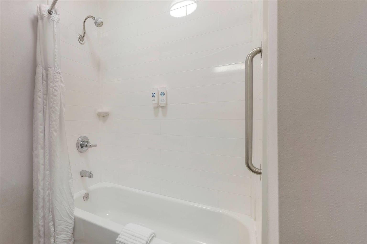COMFORT INN - WEATHERFORD-guestroom-Guest Room,Bathroom,On-Site.jpg