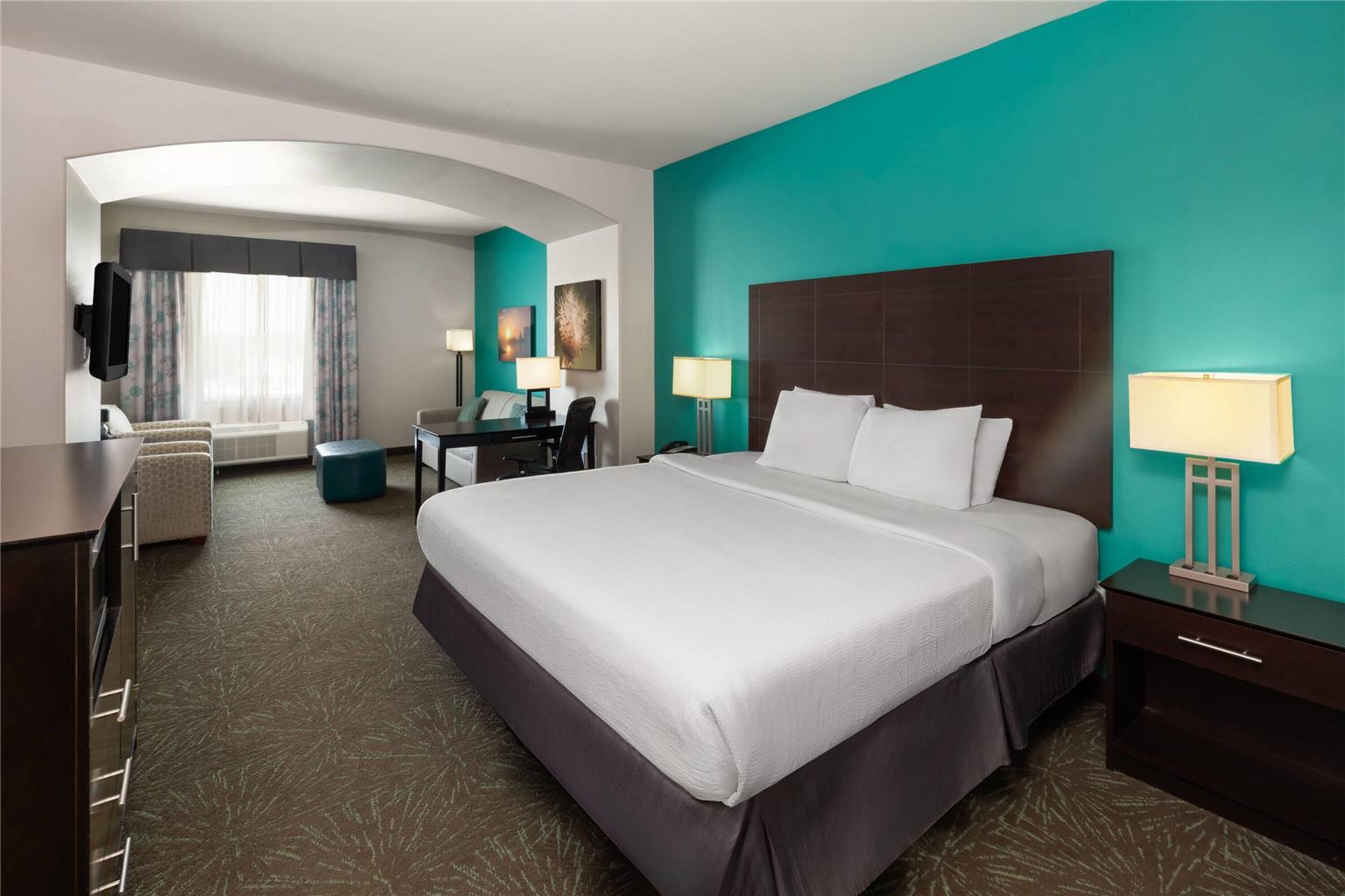 BAYMONT BY WYNDHAM ANDREWS TX-guestroom-Guest Room,Suite,On-Site.jpg